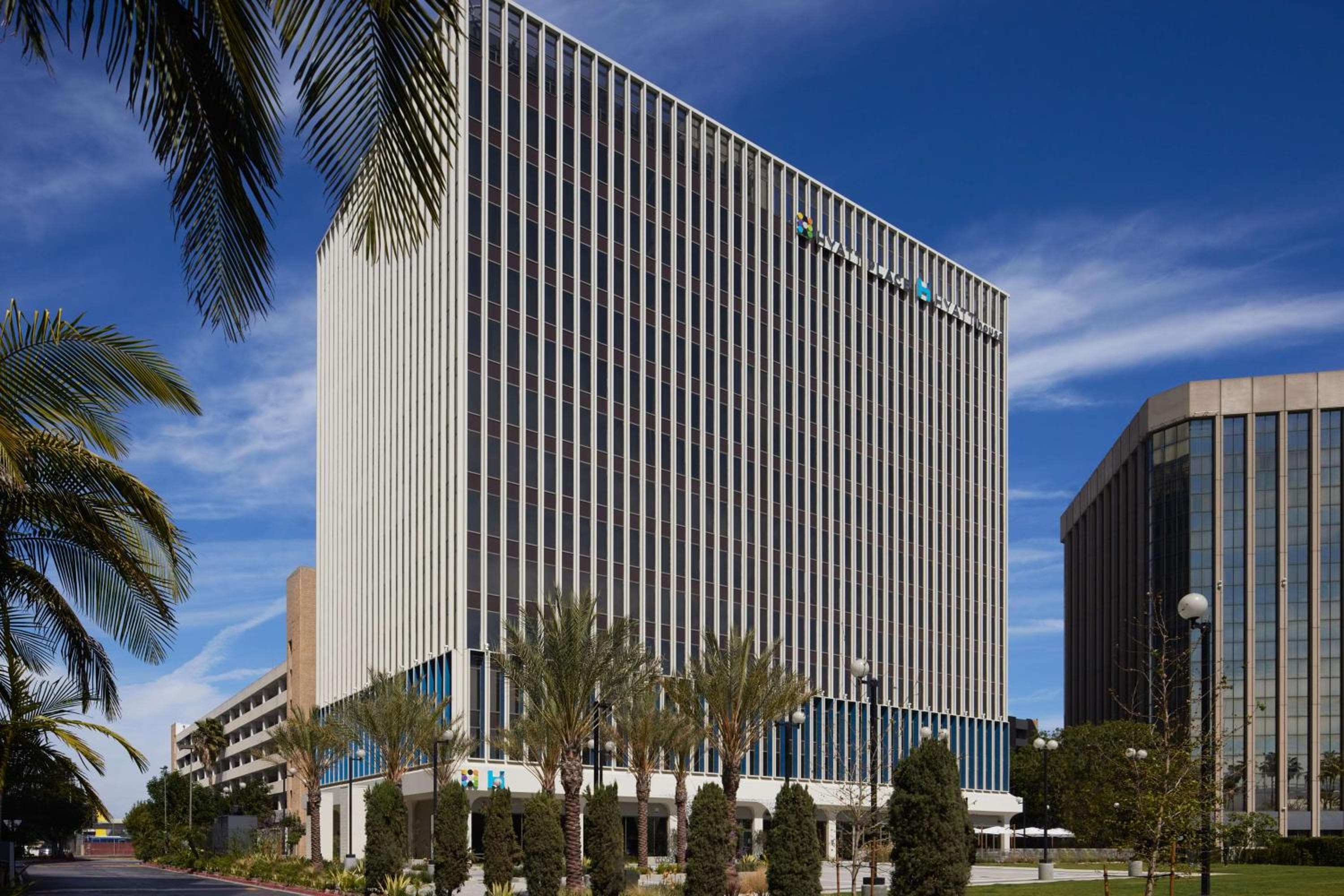 Hyatt Place LAX/Century BLVD: building