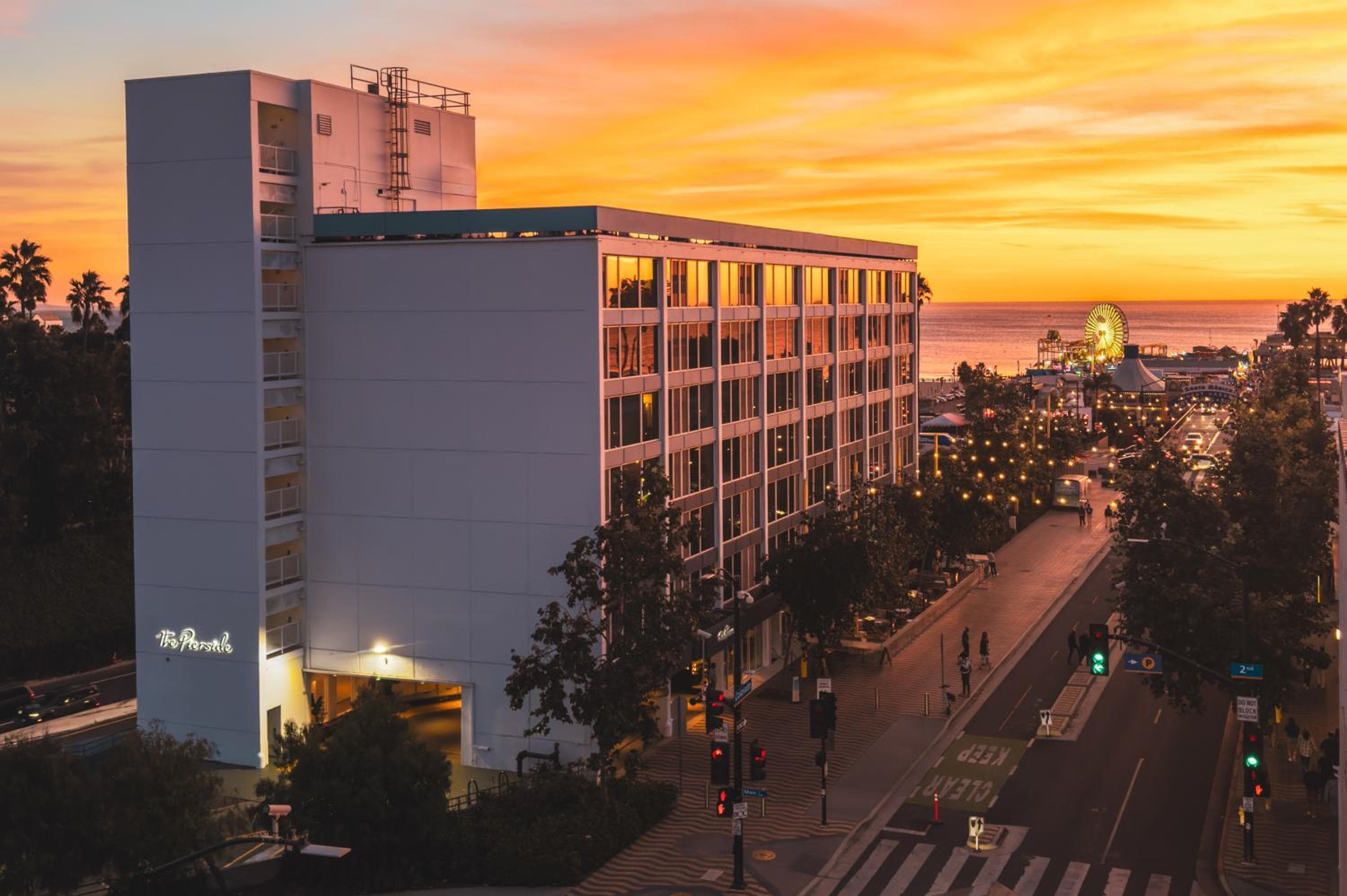 The Pierside Santa Monica: building