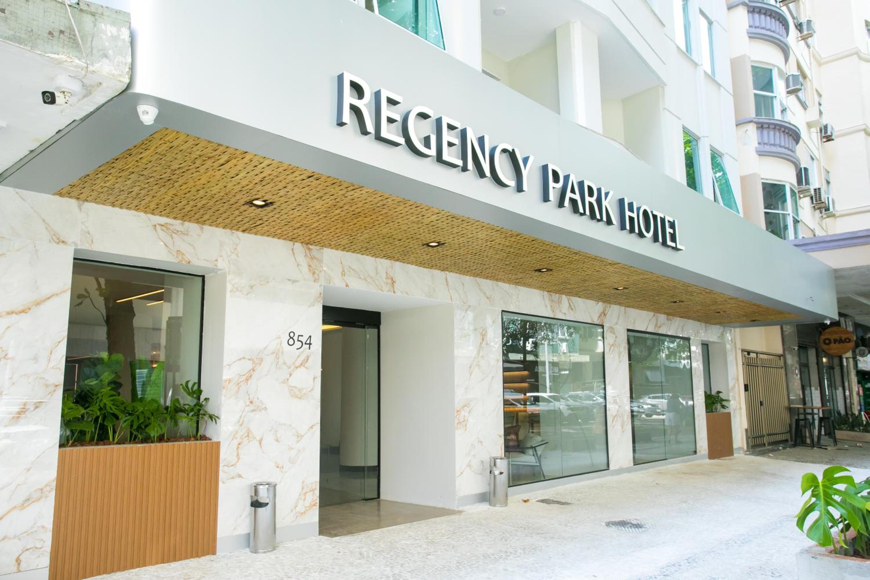 Regency Park Hotel: building
