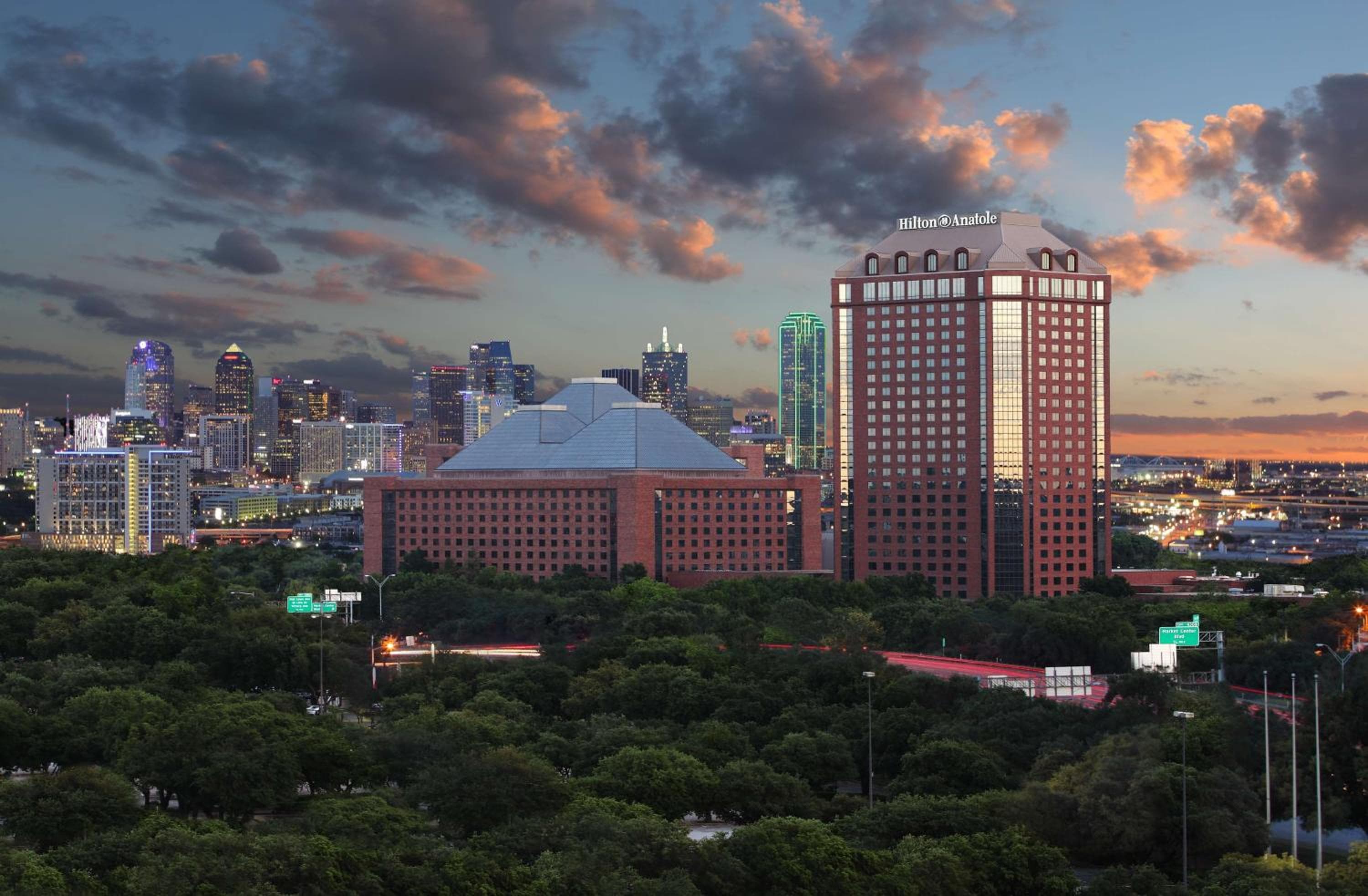 Hilton Anatole: building