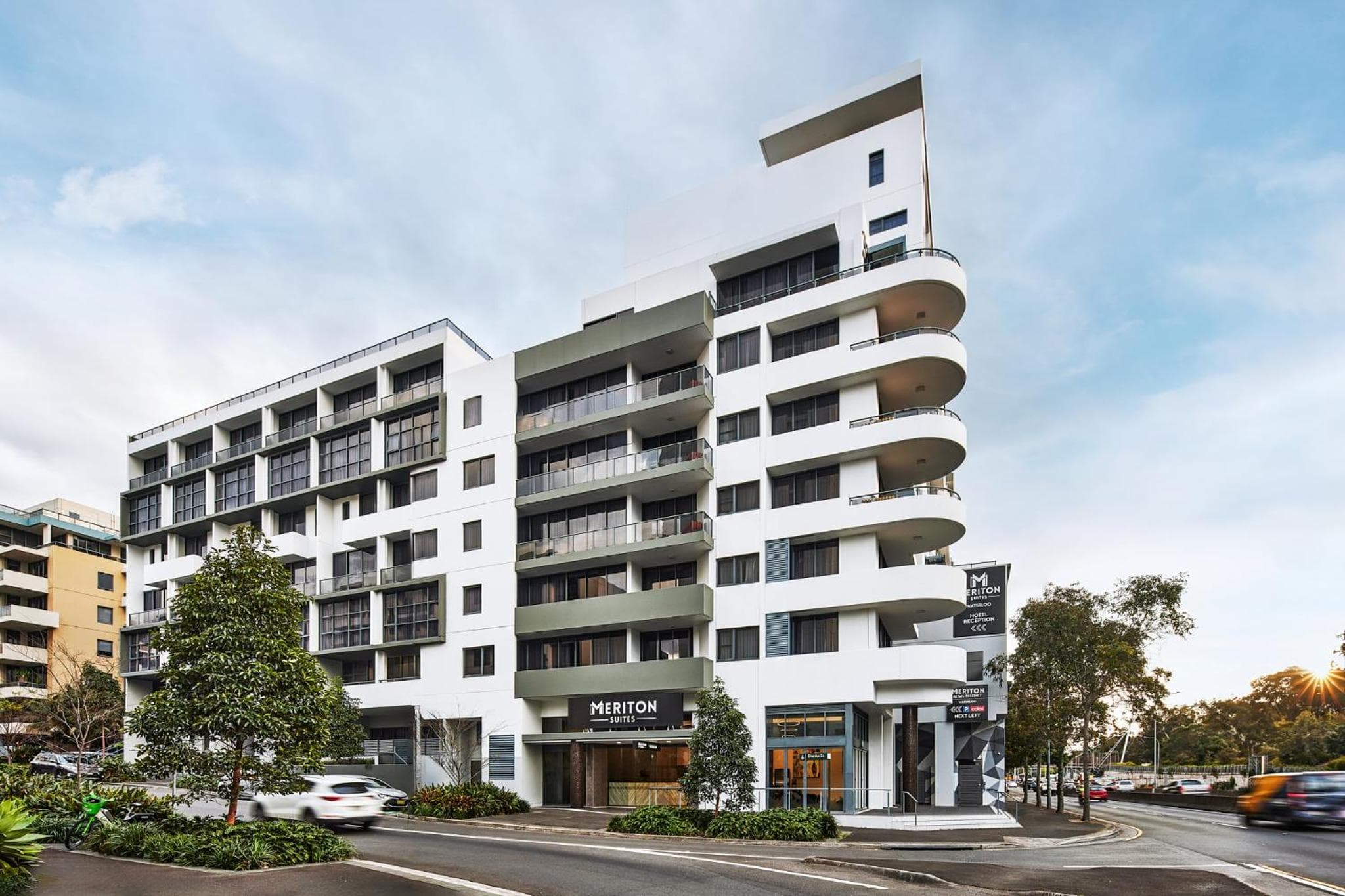 Meriton Suites Waterloo: building