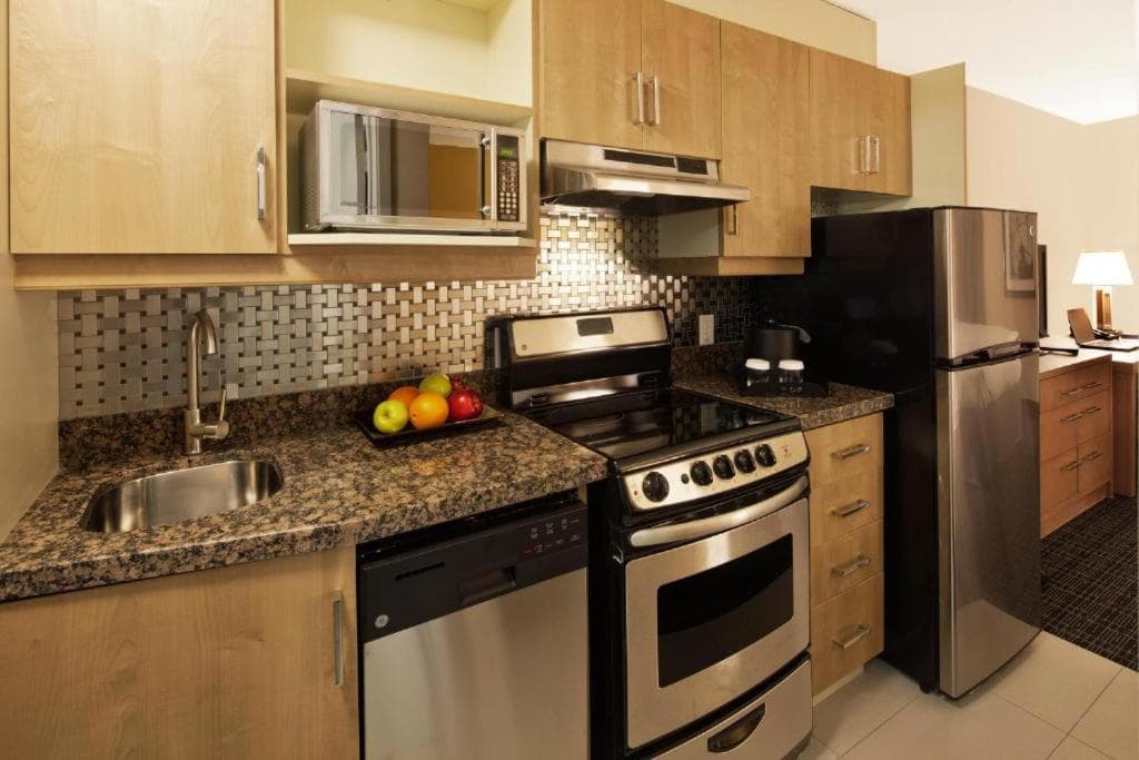 Stay Inn Express Toronto: kitchen