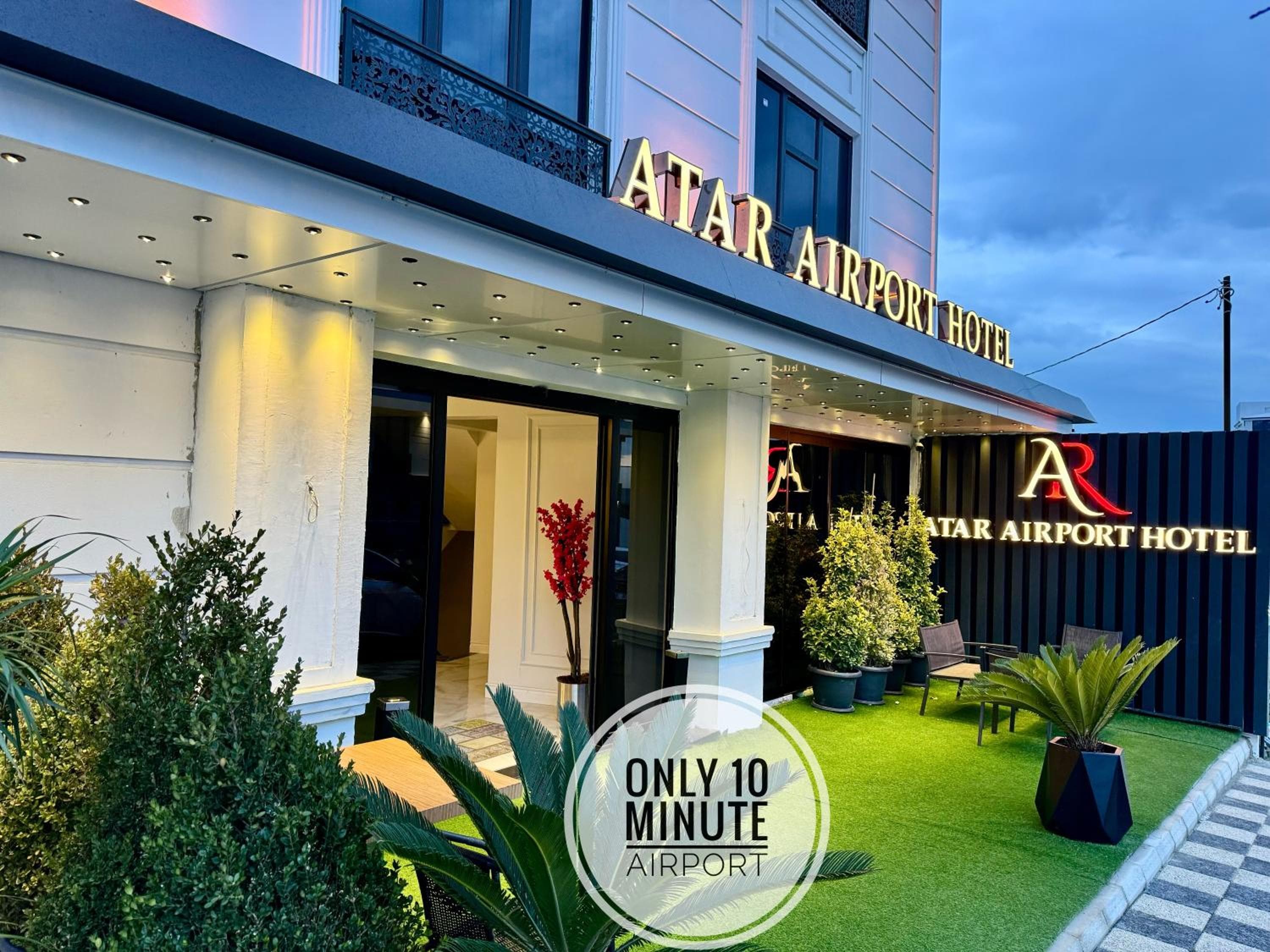 Atar Airport Hotel - Restaurant & Spa Wellness: building