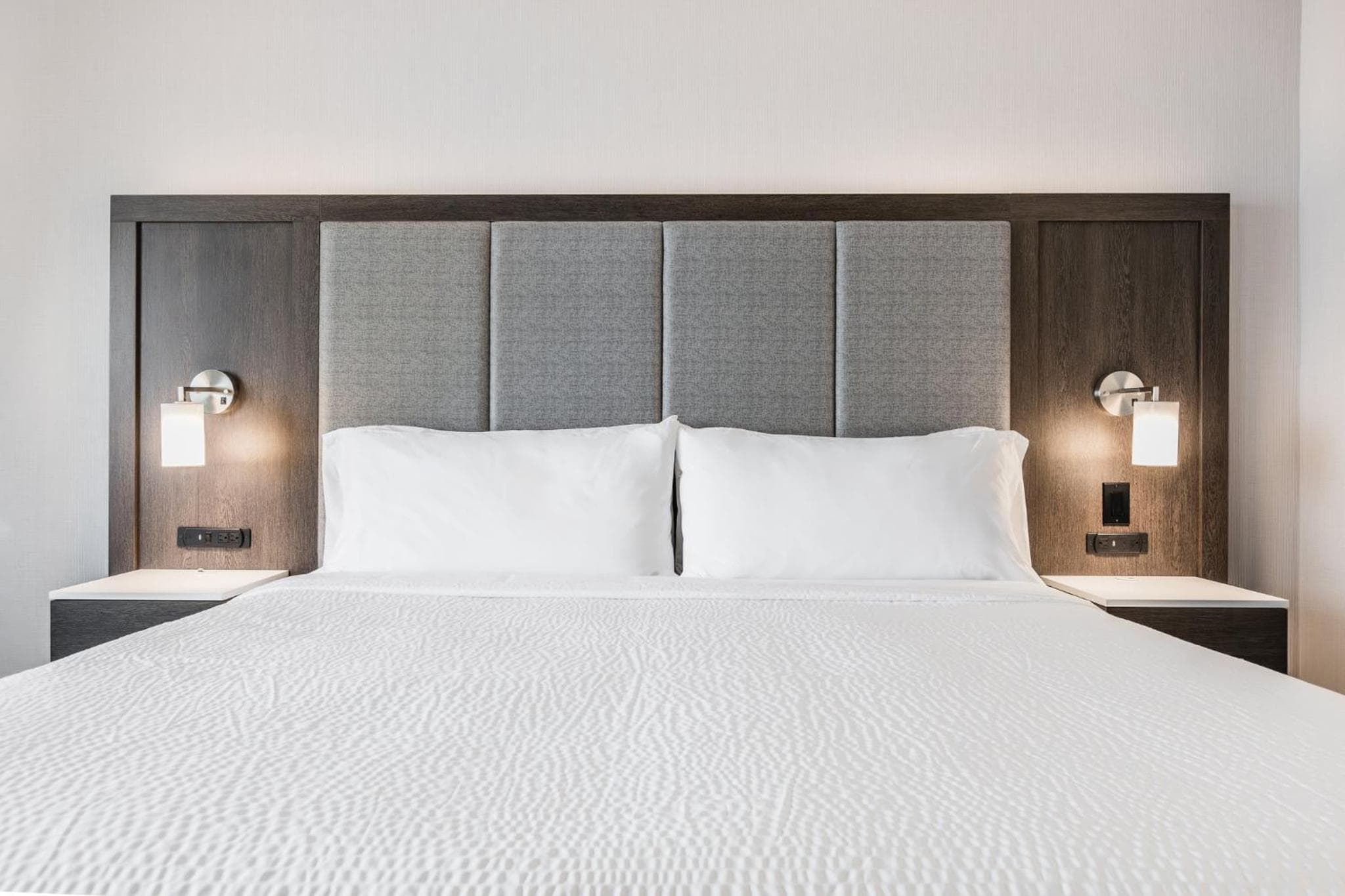 Holiday Inn Express & Suites Toronto Airport South by IHG