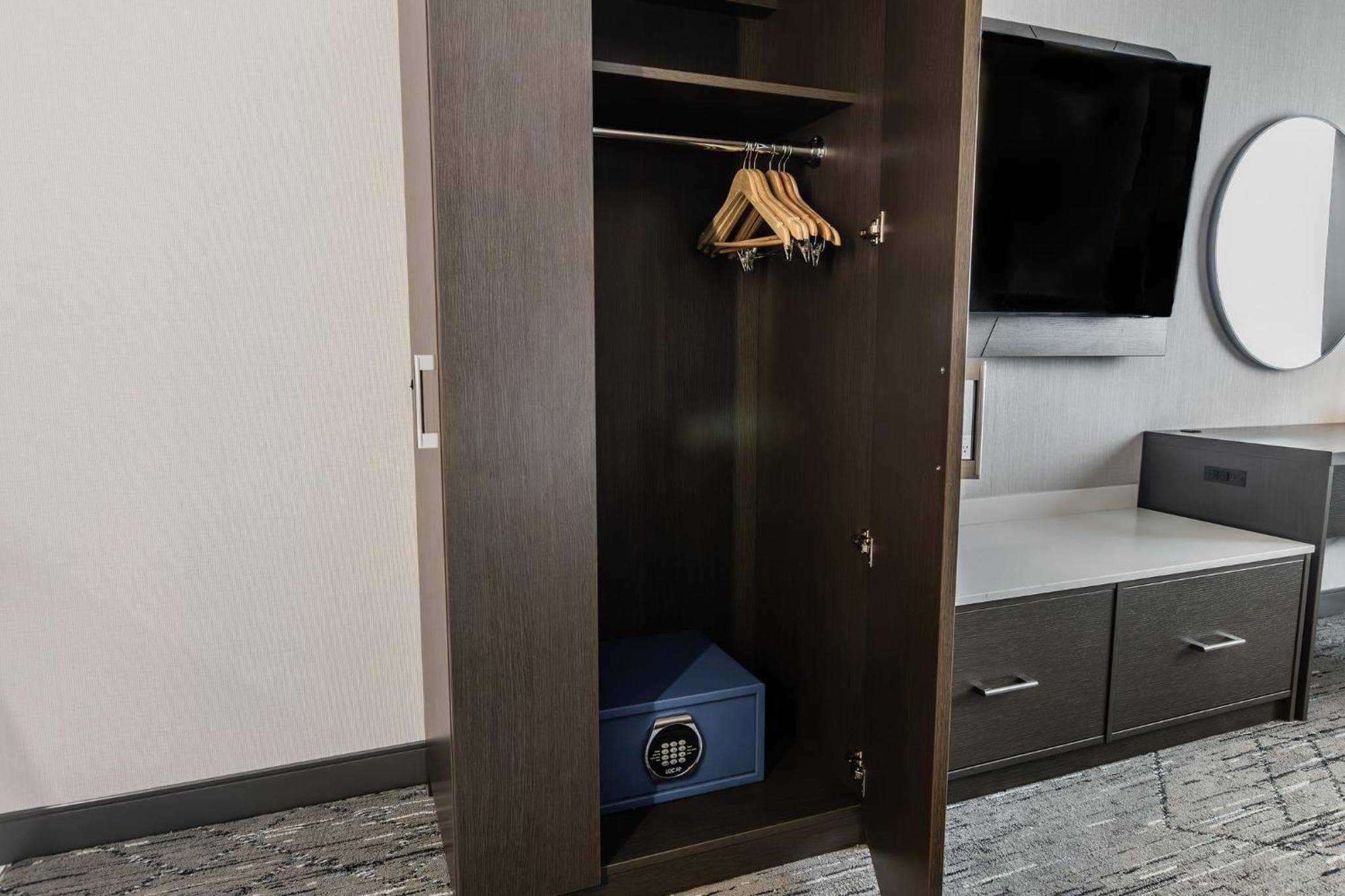 Holiday Inn Express & Suites Toronto Airport South by IHG