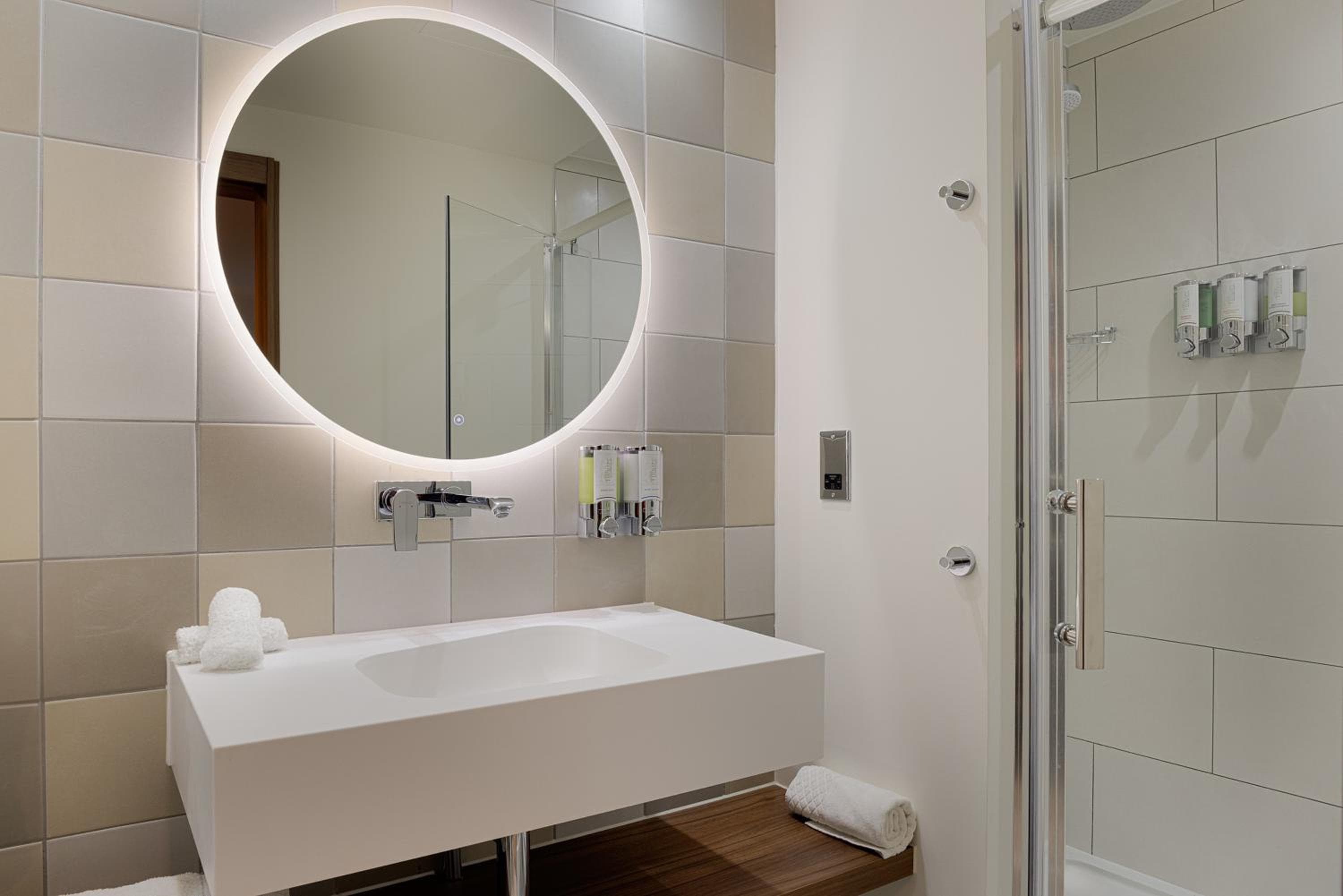 Hampton by Hilton London Waterloo: bathroom