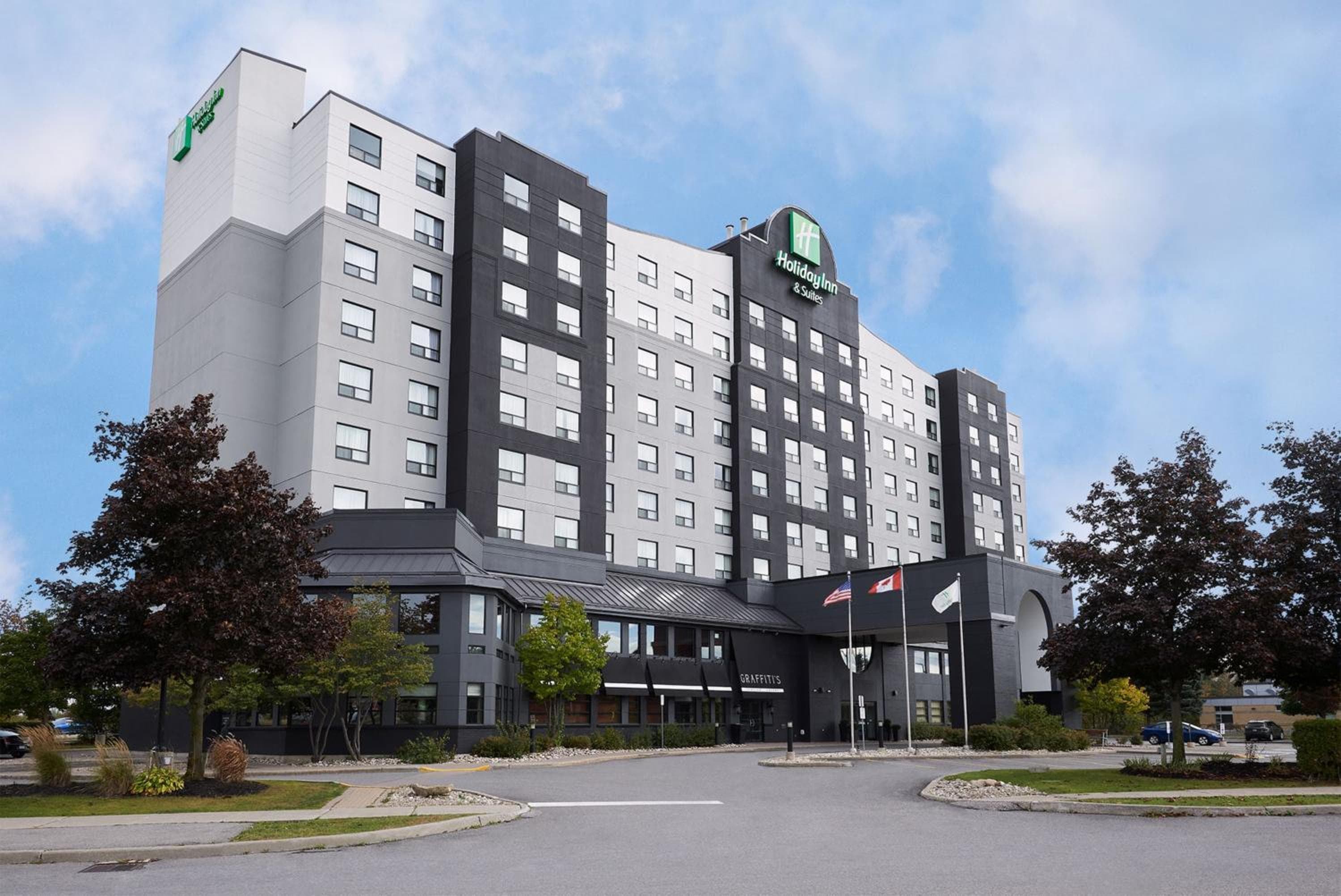Holiday Inn & Suites Ottawa Kanata by IHG: building