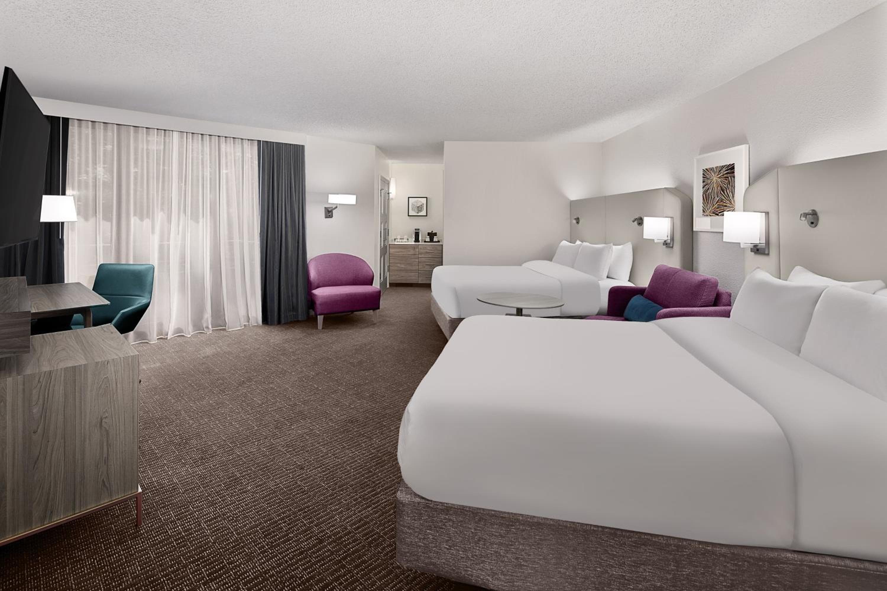 Crowne Plaza Atlanta Perimeter at Ravinia by IHG: hotel room