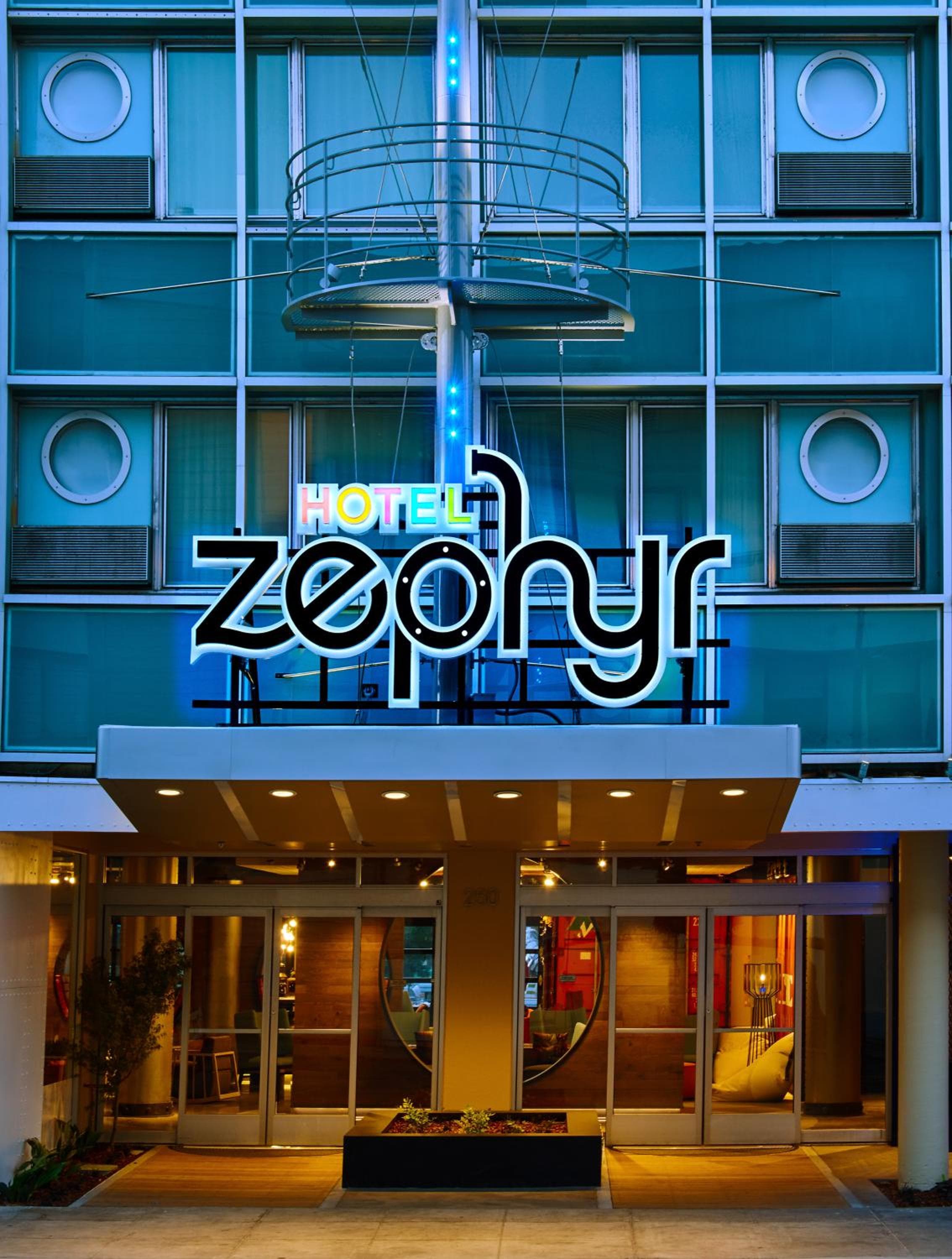 Hotel Zephyr San Francisco: building