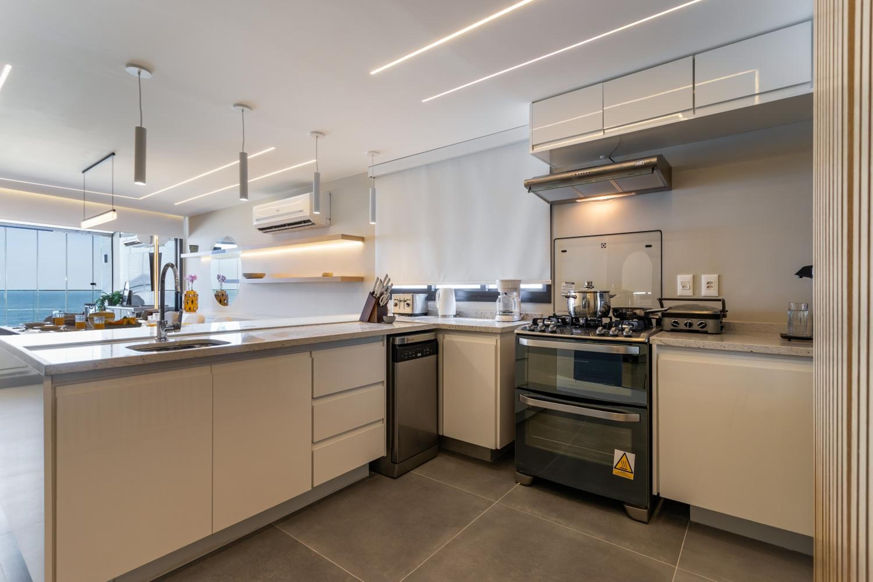 Luxuosos Apartamentos por Temporada na Atlântica à Beira-Mar, Copacabana: kitchen