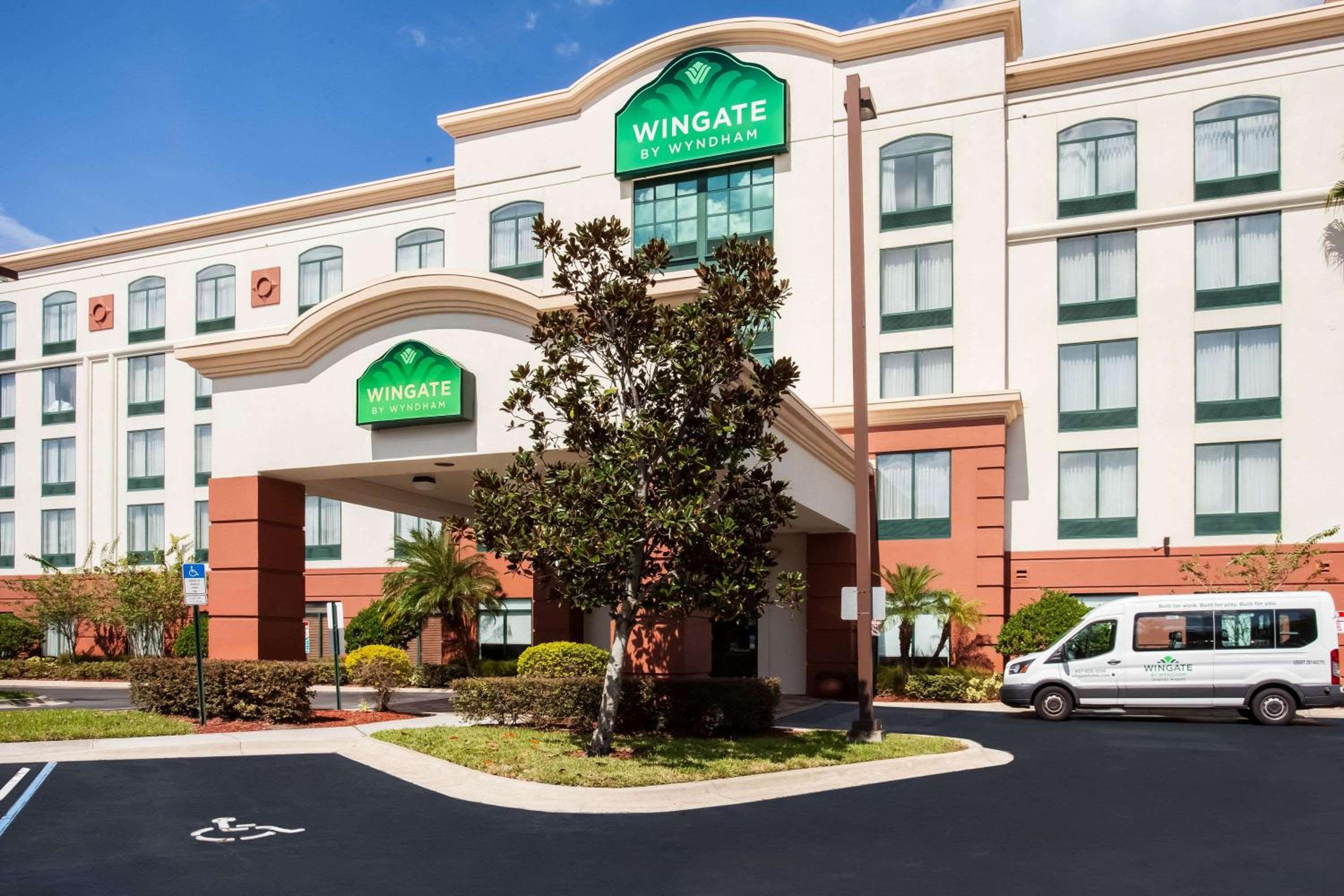 Wingate By Wyndham - Orlando International Airport- Free Hot Breakfast: building