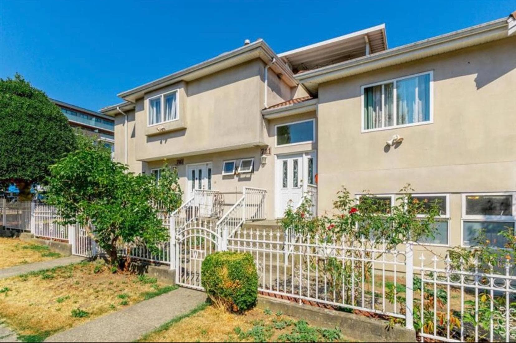 Cozy Home in Vancouver: building