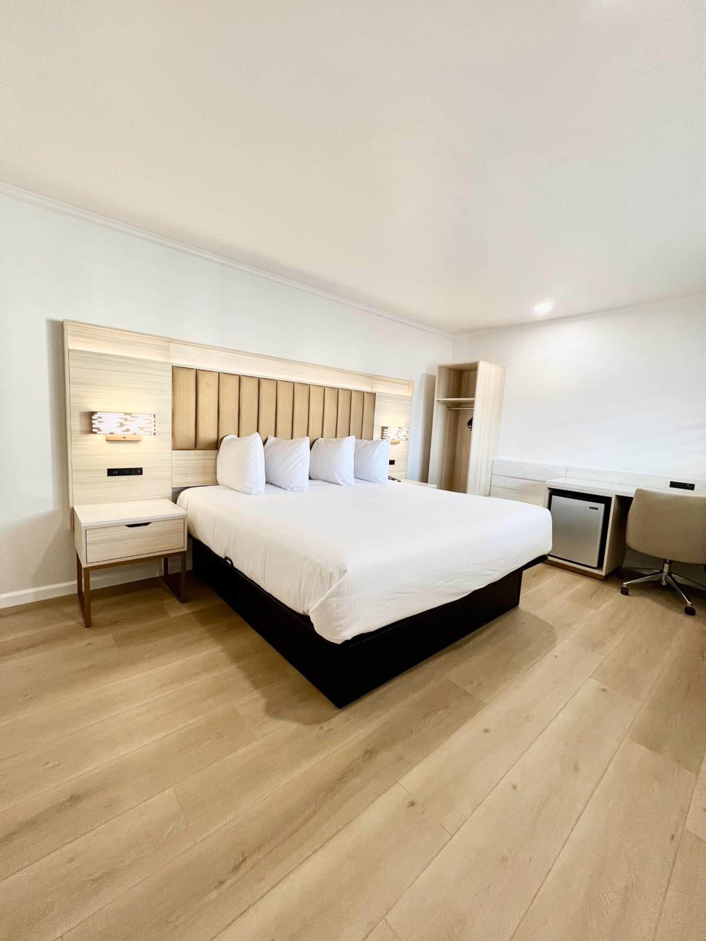 Francisco Bay Inn: hotel room