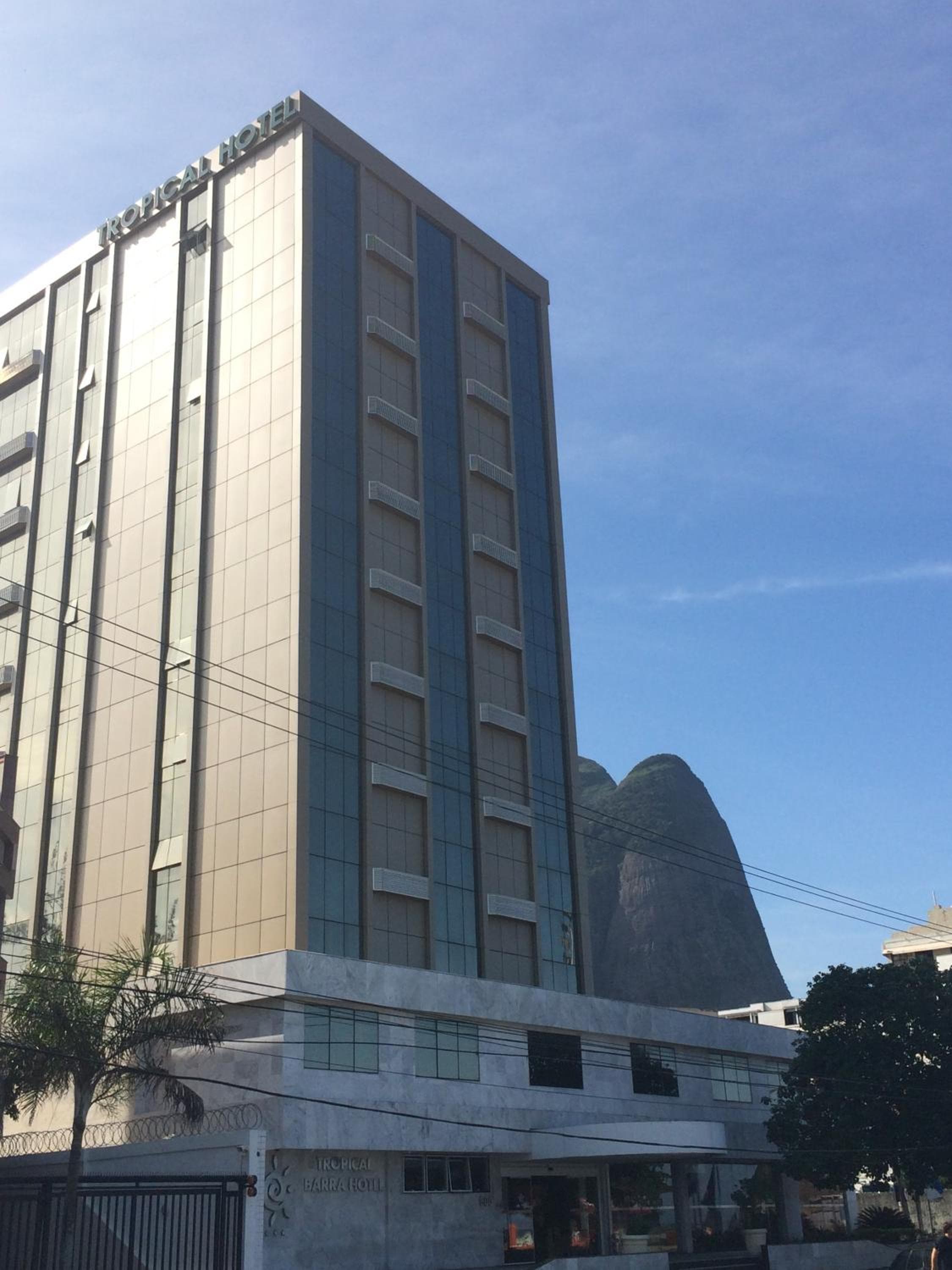 Tropical Barra Hotel: building