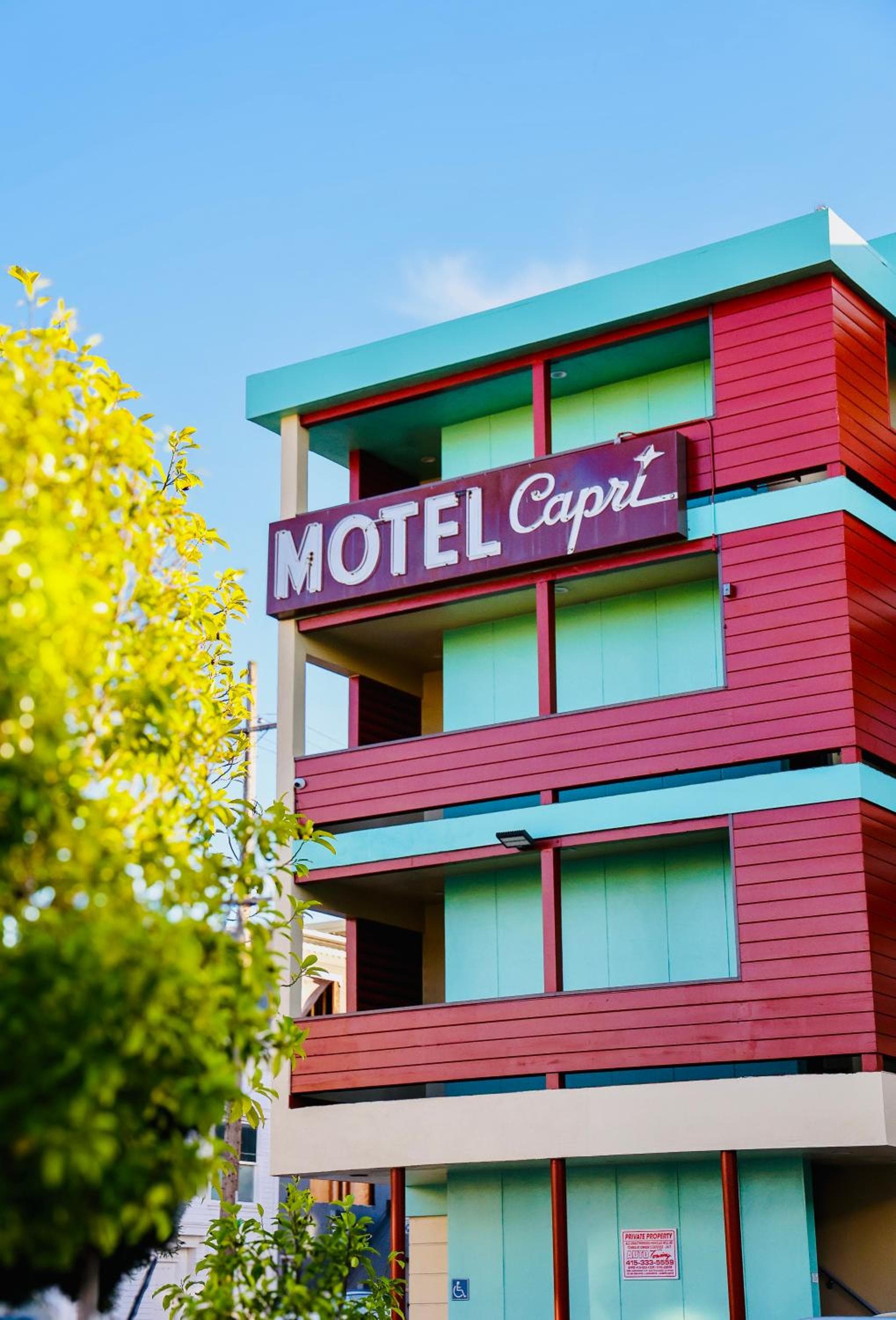 Motel Capri: building