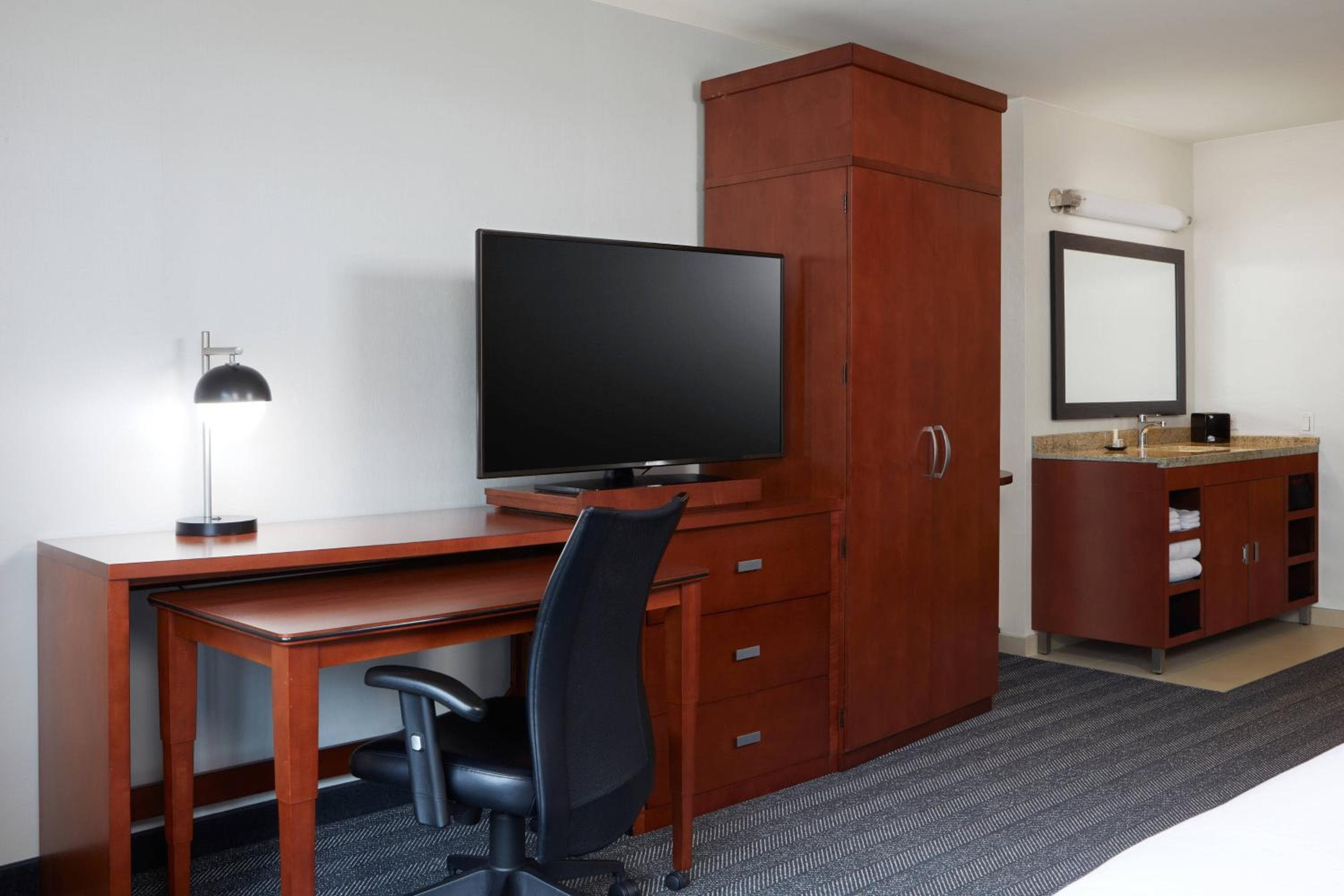 Courtyard by Marriott Los Angeles LAX / Century Boulevard