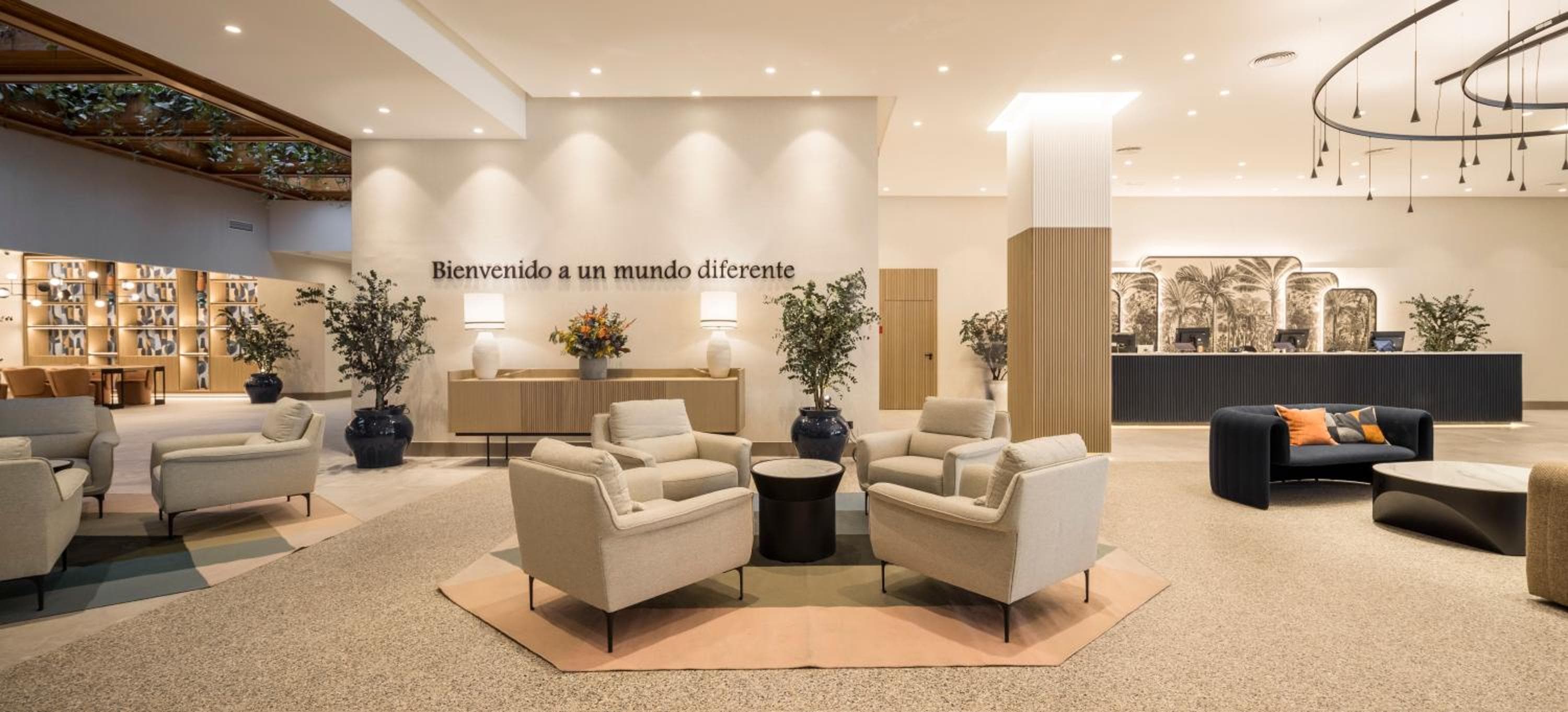 Ilunion Les Corts Spa: recepcion & lobby
