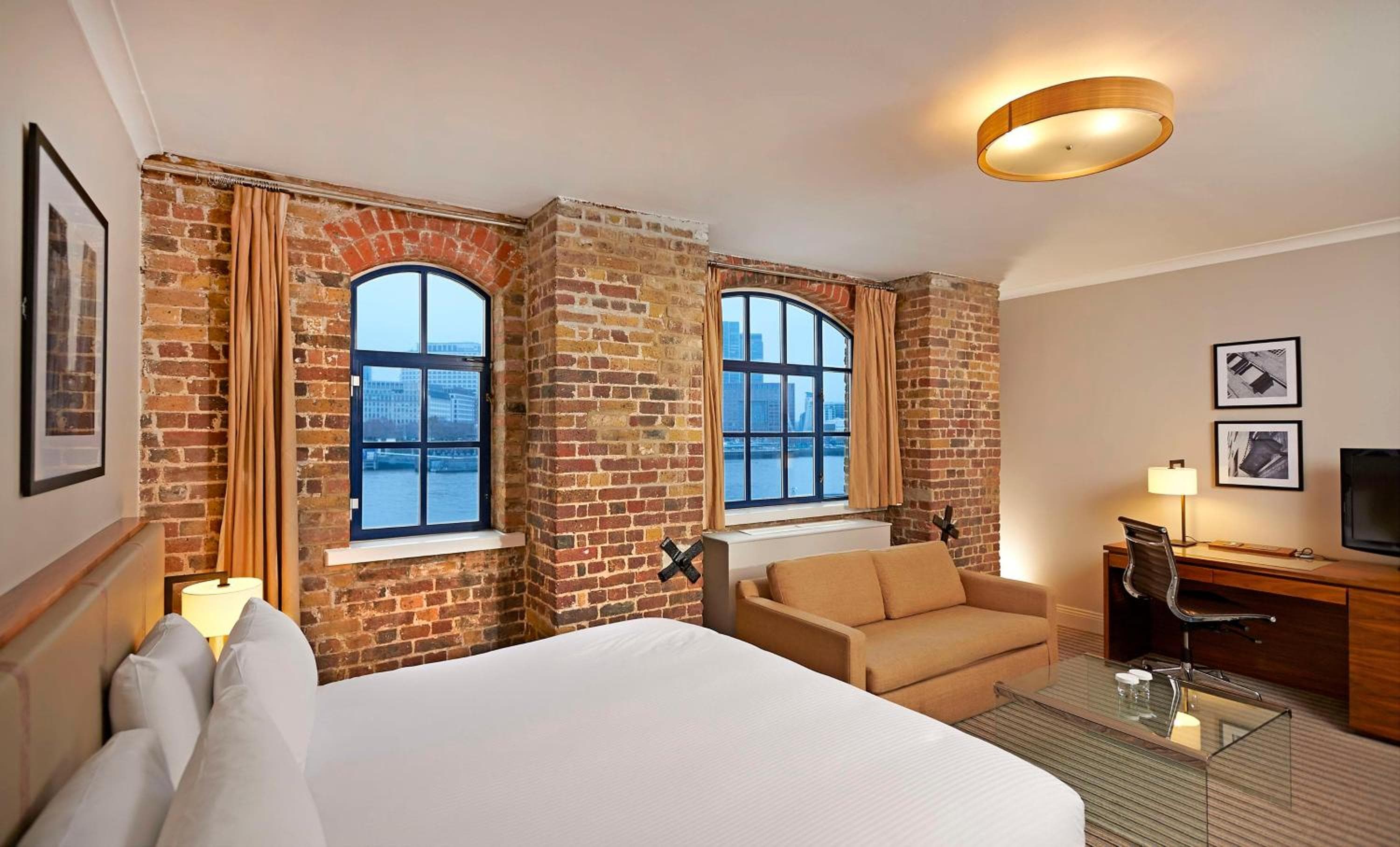 a&o London Docklands Riverside: hotel room