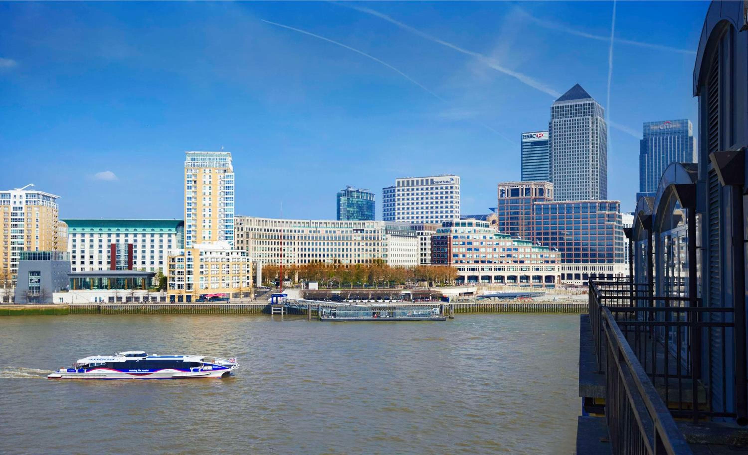a&o London Docklands Riverside: building
