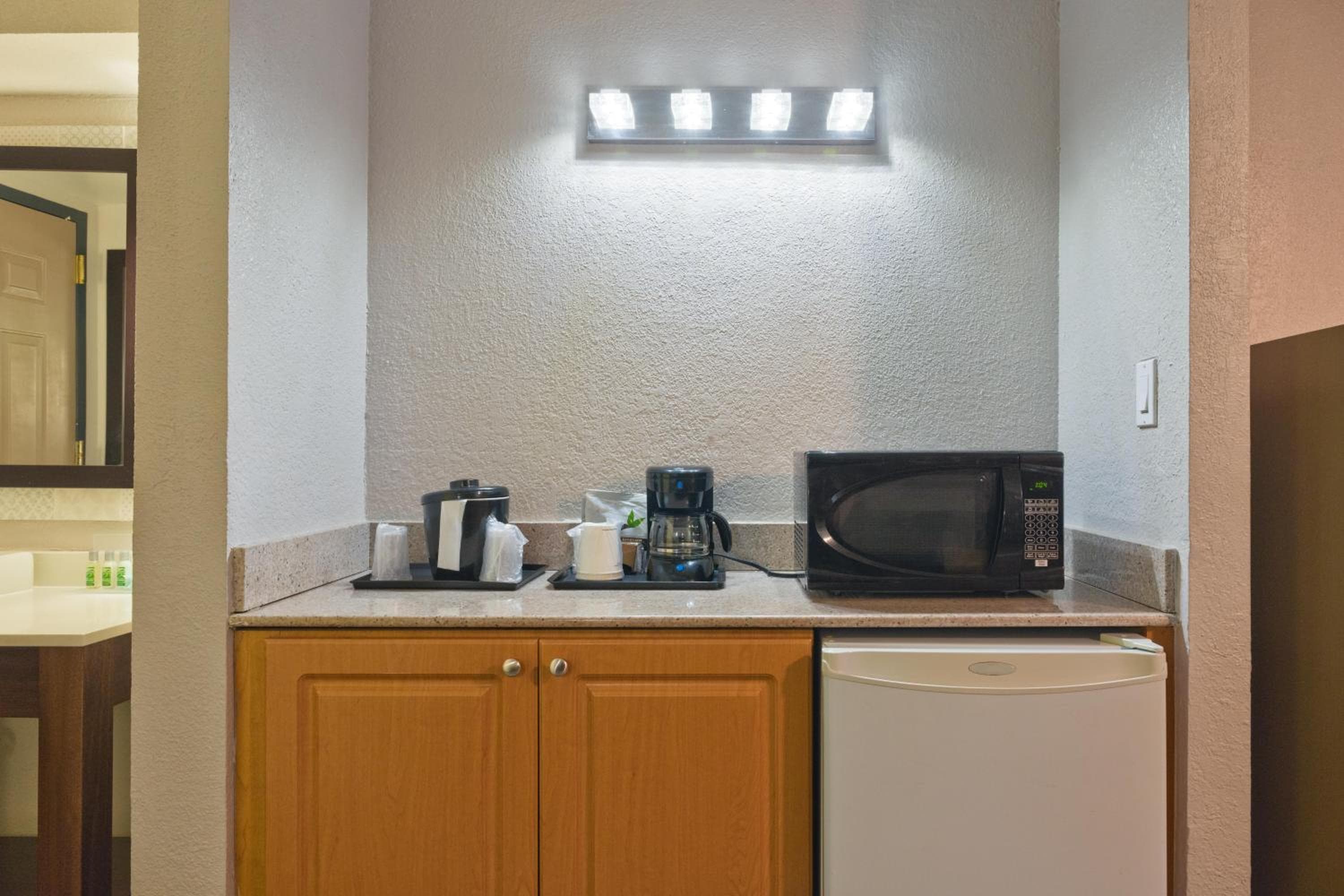The Palms Inn & Suites Miami, Kendall, FL