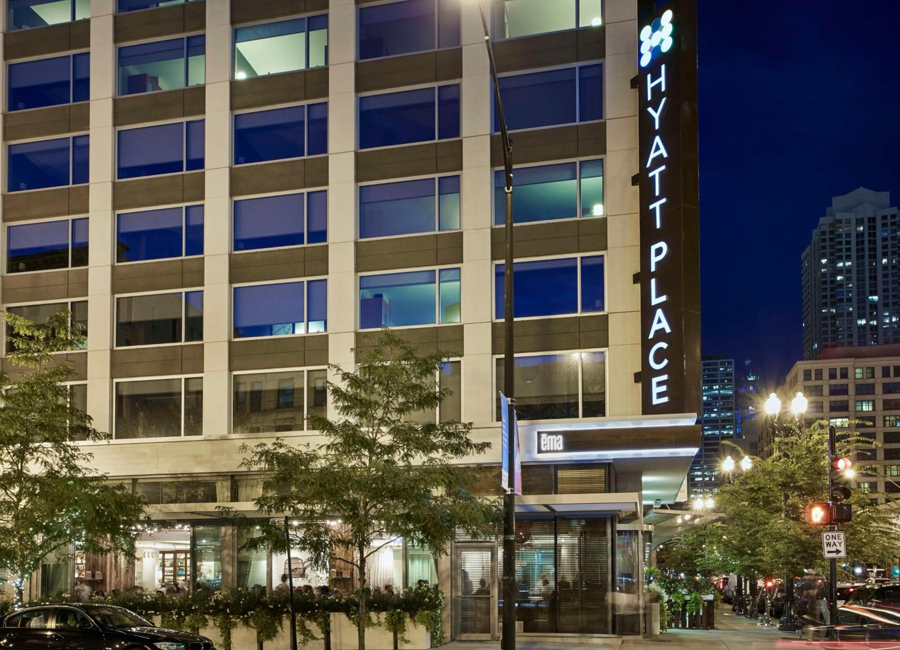 Hyatt Place Chicago River North: building