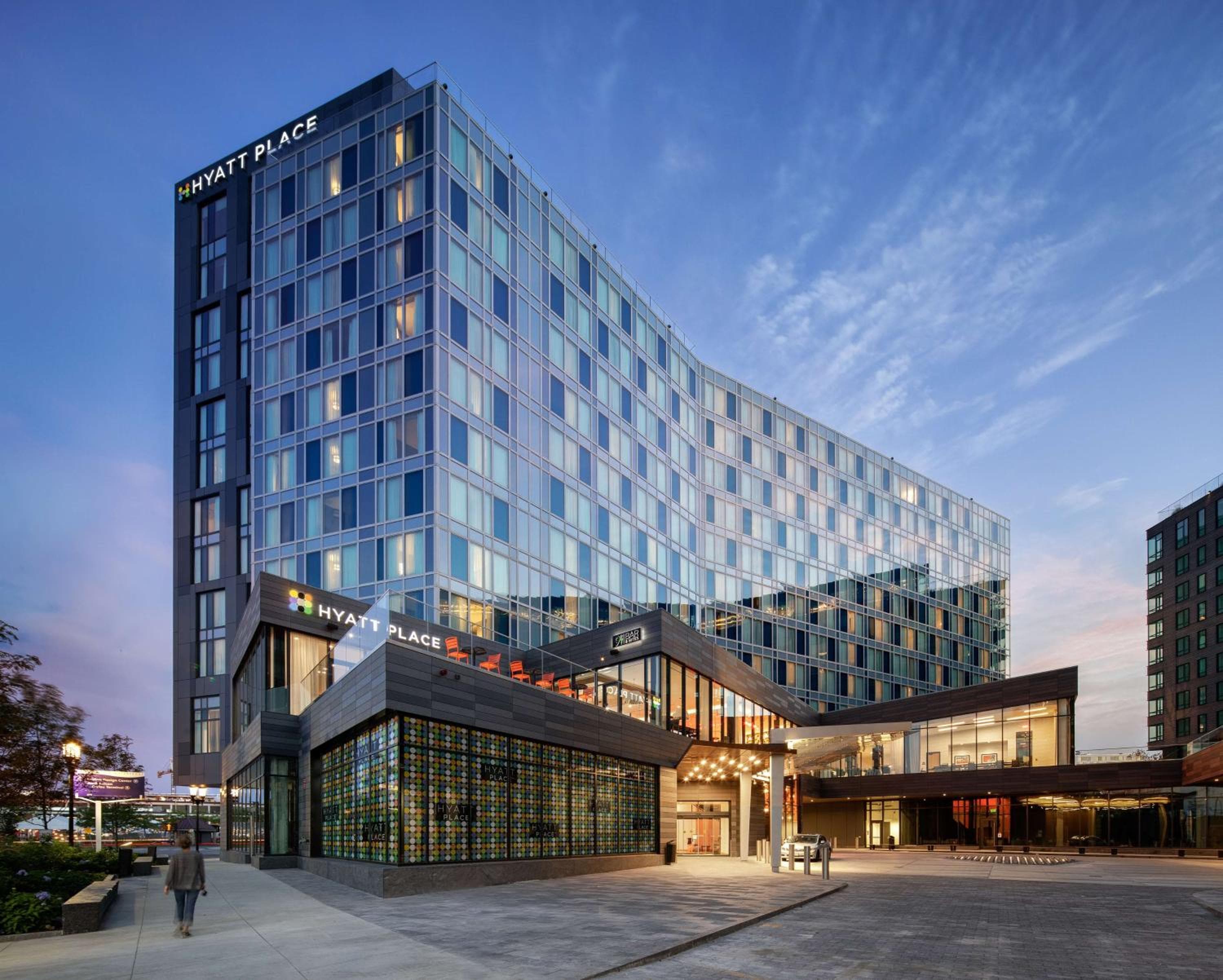 Hyatt Place Boston/Seaport District: building