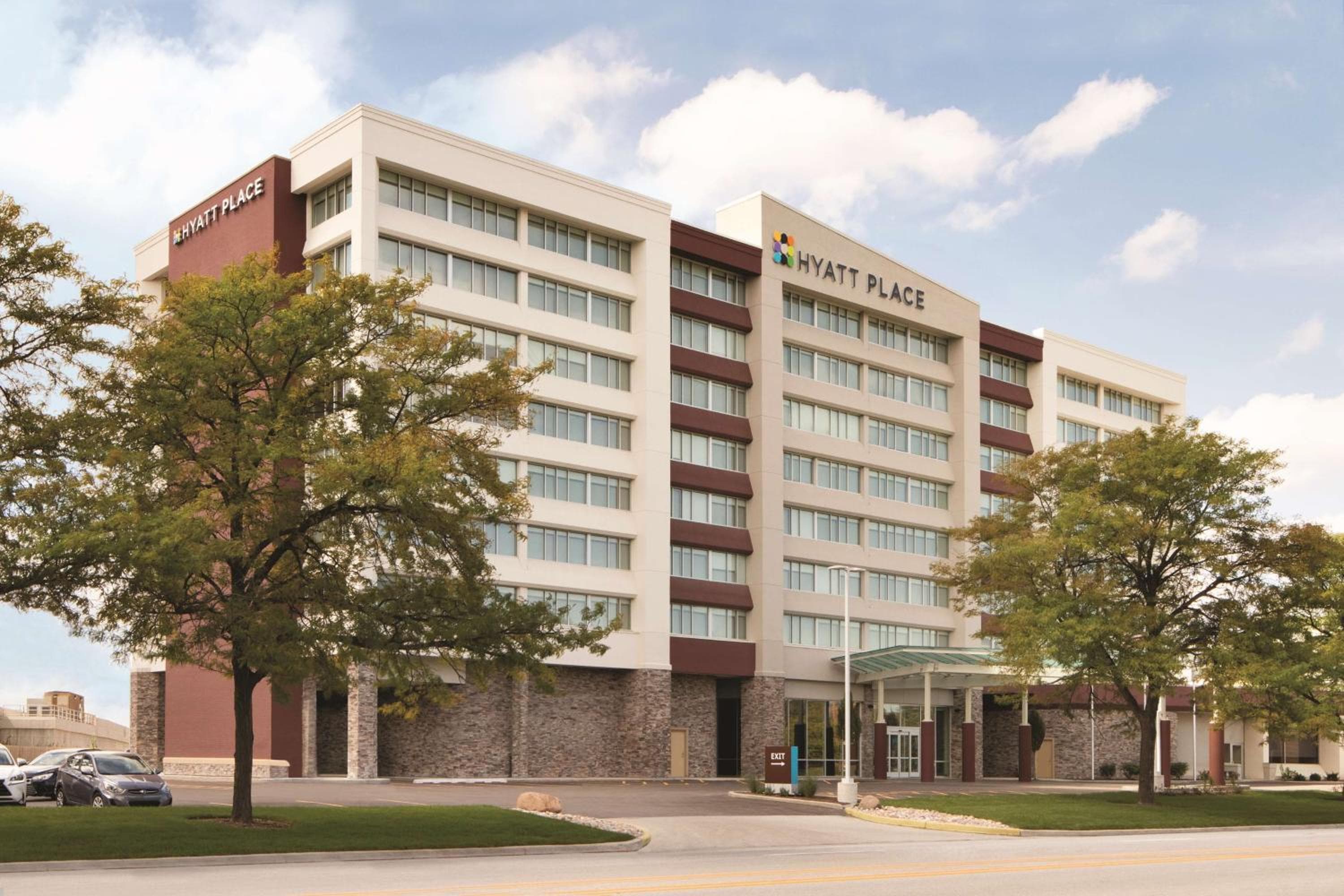 Hyatt Place Chicago O'Hare Airport: building