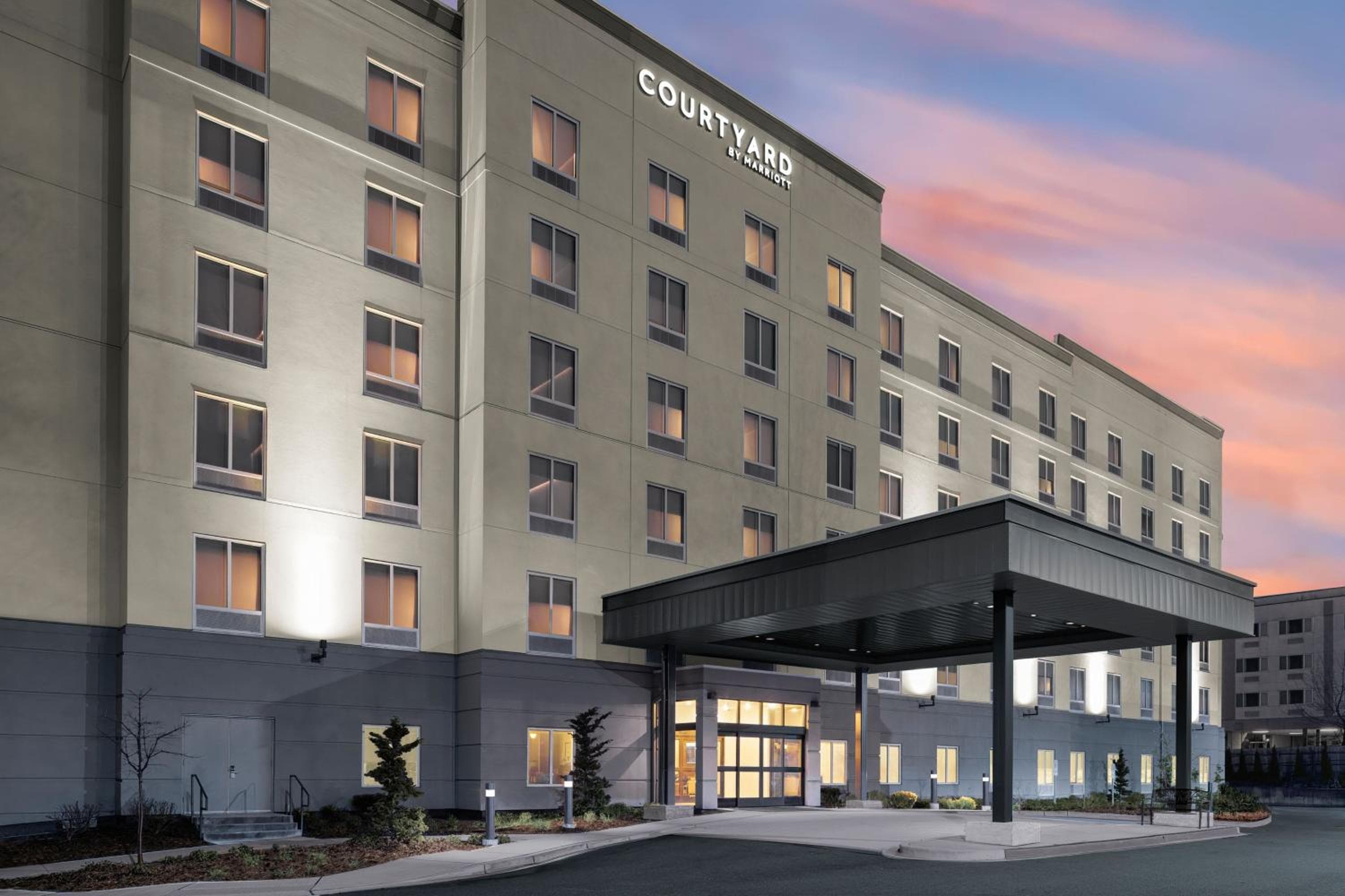 Courtyard by Marriott Seattle SeaTac Airport: building