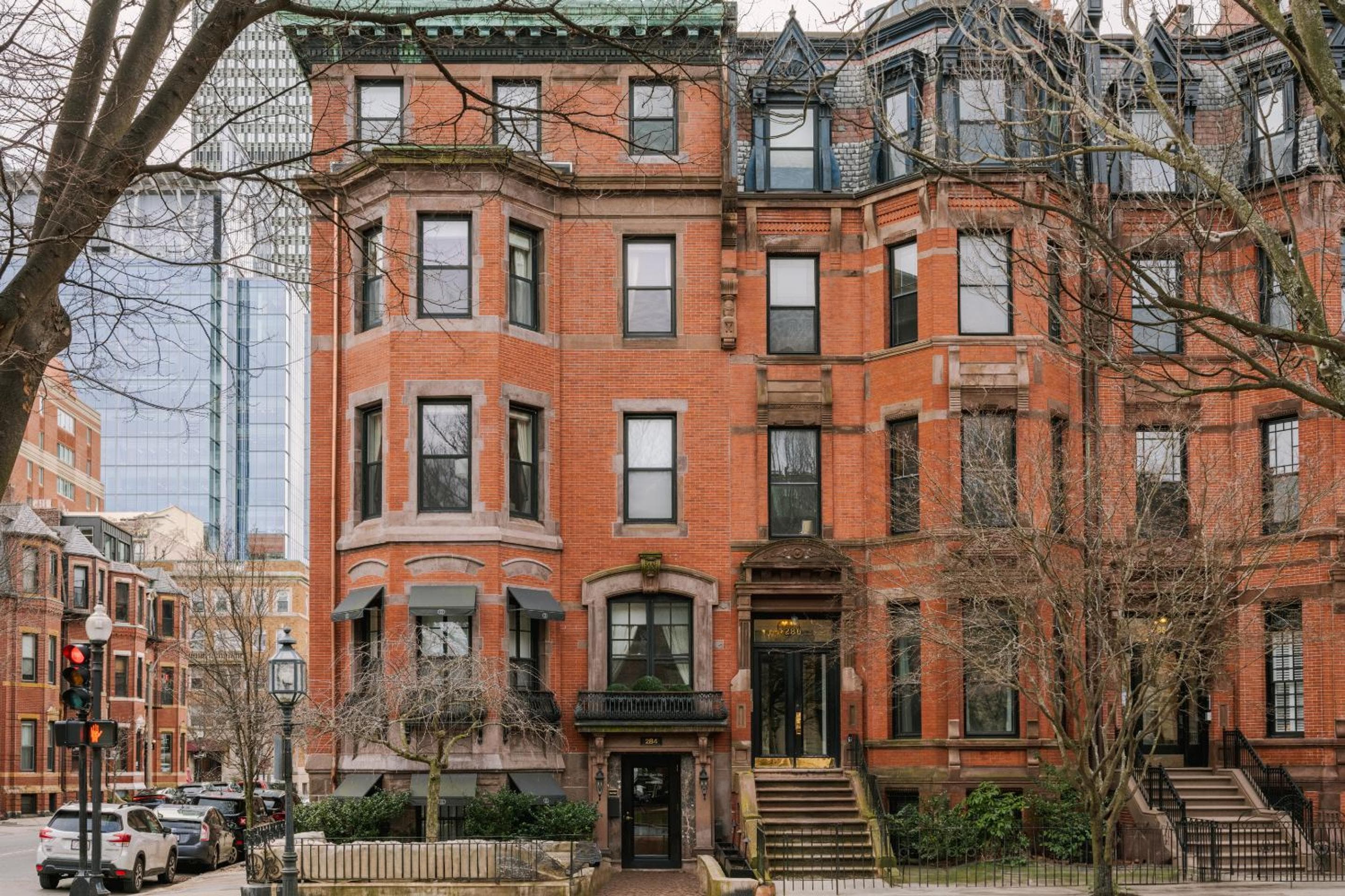 No. 284 powered by Sonder: building