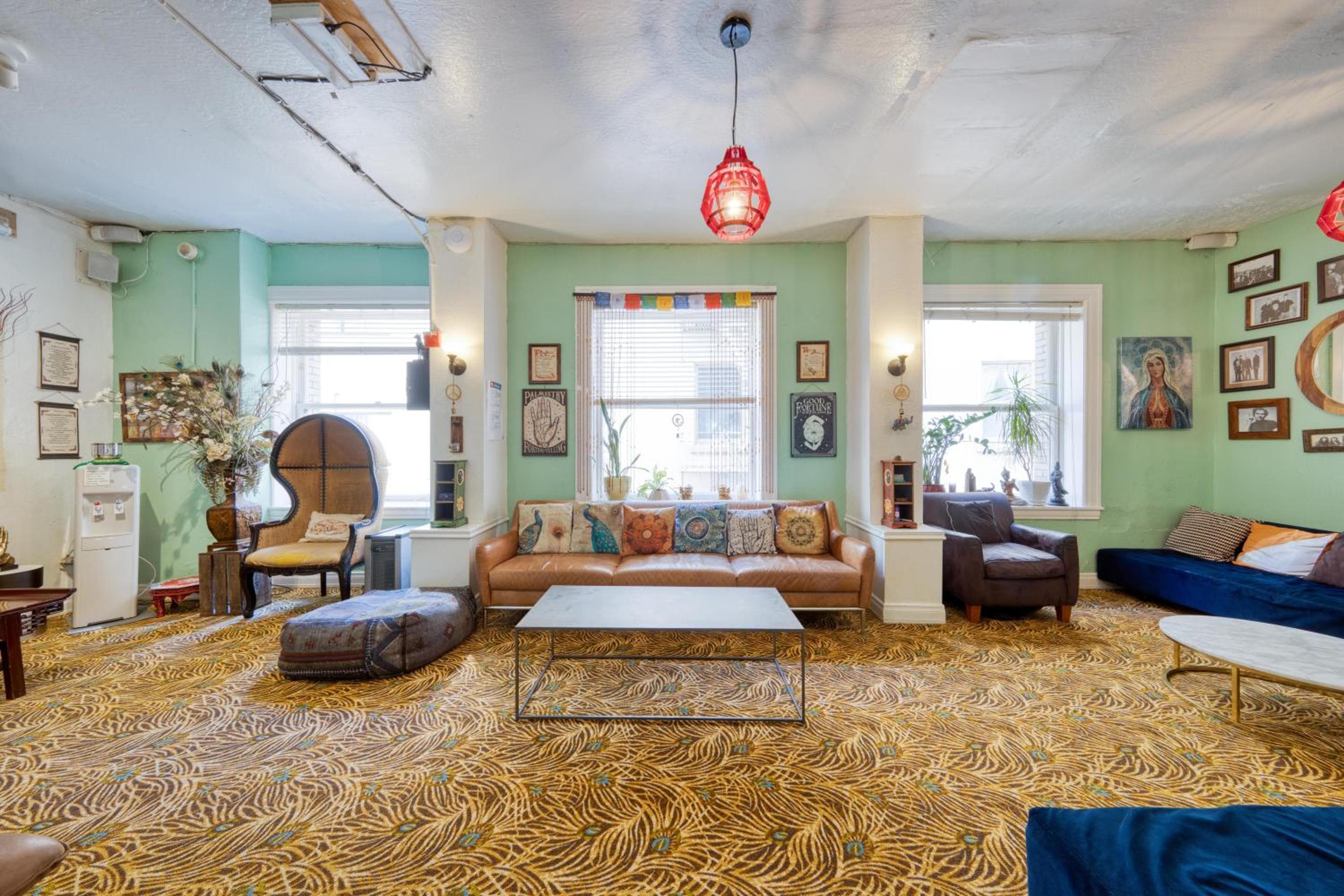HI San Francisco Downtown Hostel: lounge