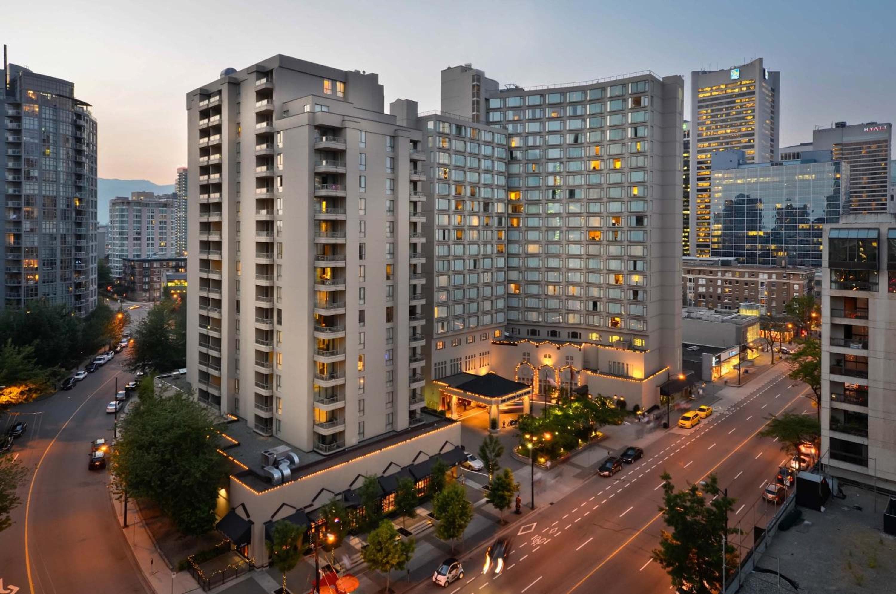 La Grande Residence at the Sutton Place Hotel: building