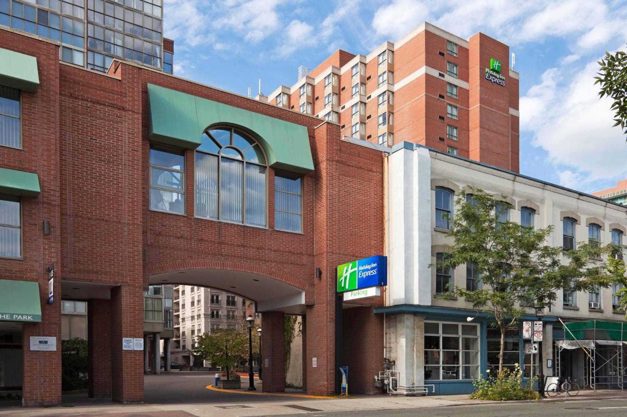 Holiday Inn Express Toronto Downtown by IHG: building
