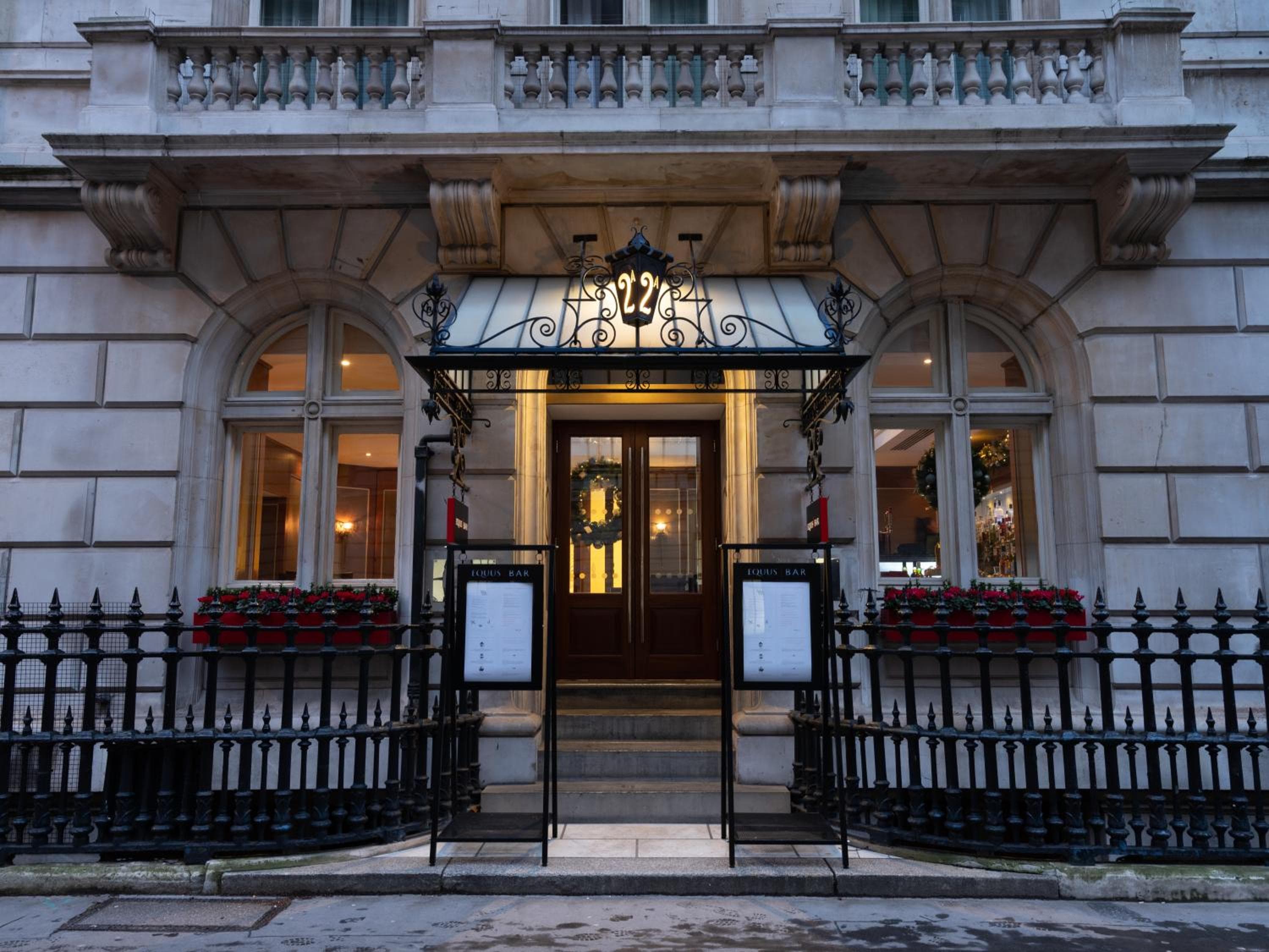 The Royal Horseguards Hotel, London: building