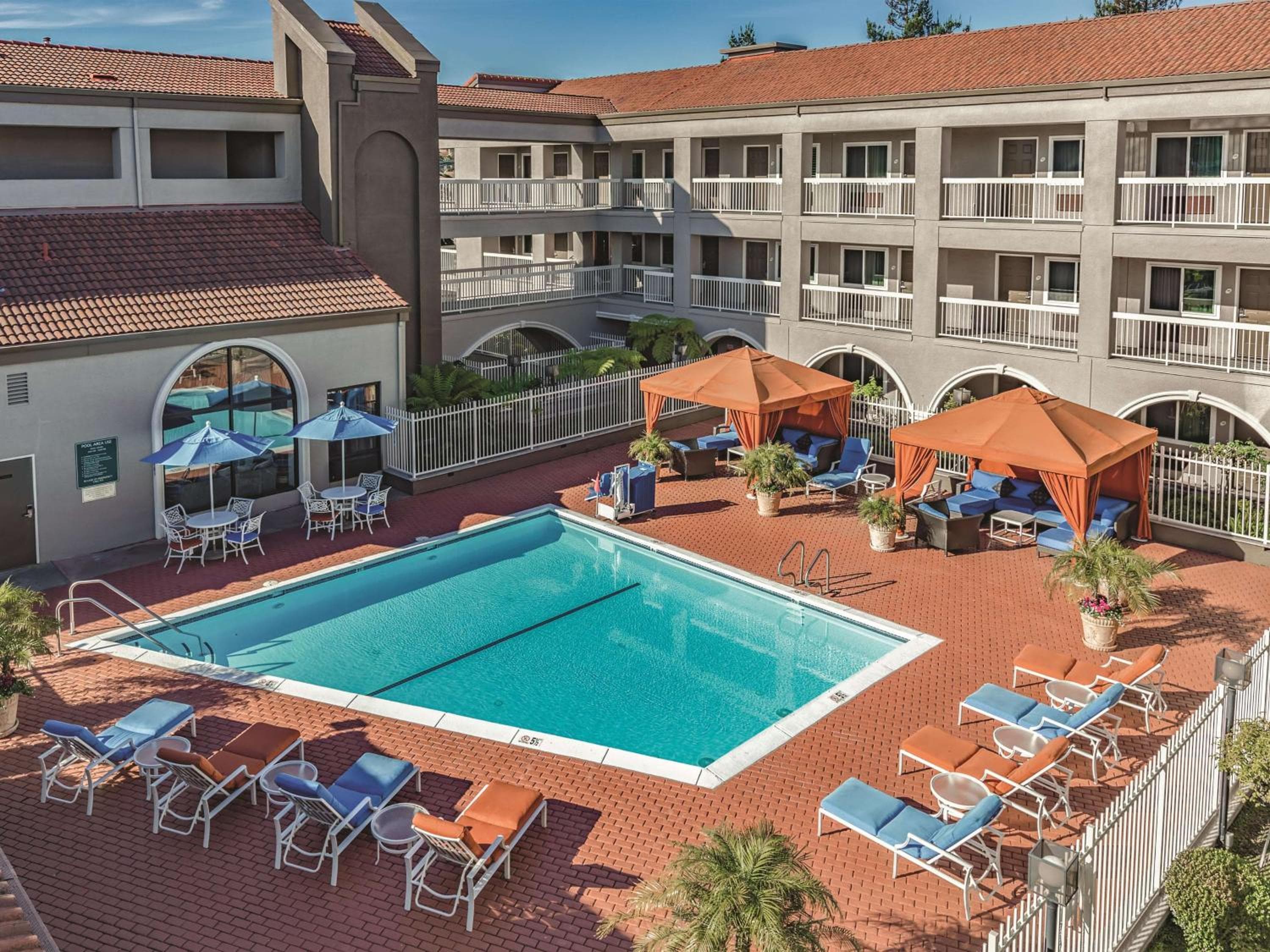 La Quinta Wyndham SFO Airport West Millbrae-Presidents Award Winner-FREE ARPRT SHTL: recepcion & lobby