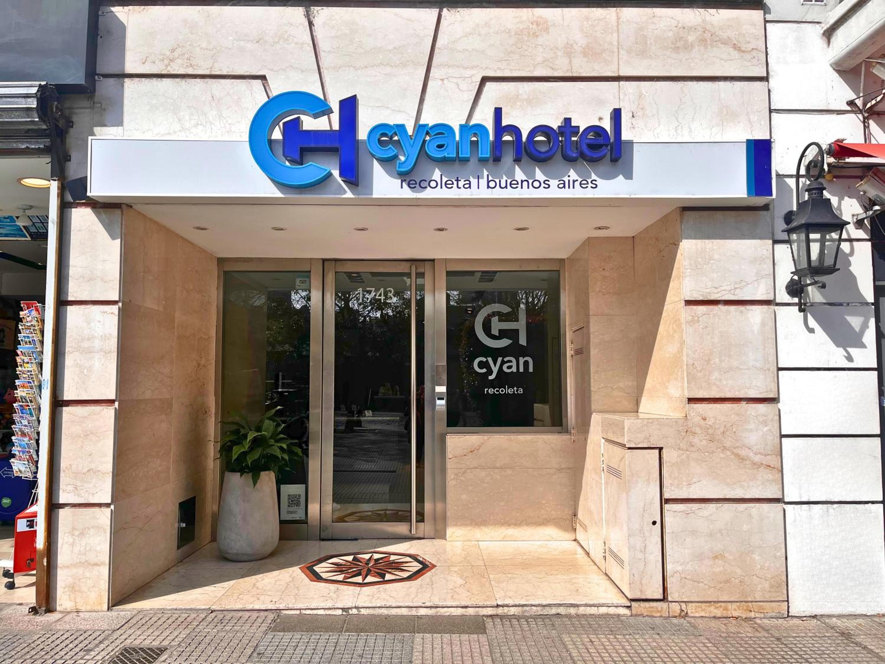 Cyan Recoleta Hotel: building