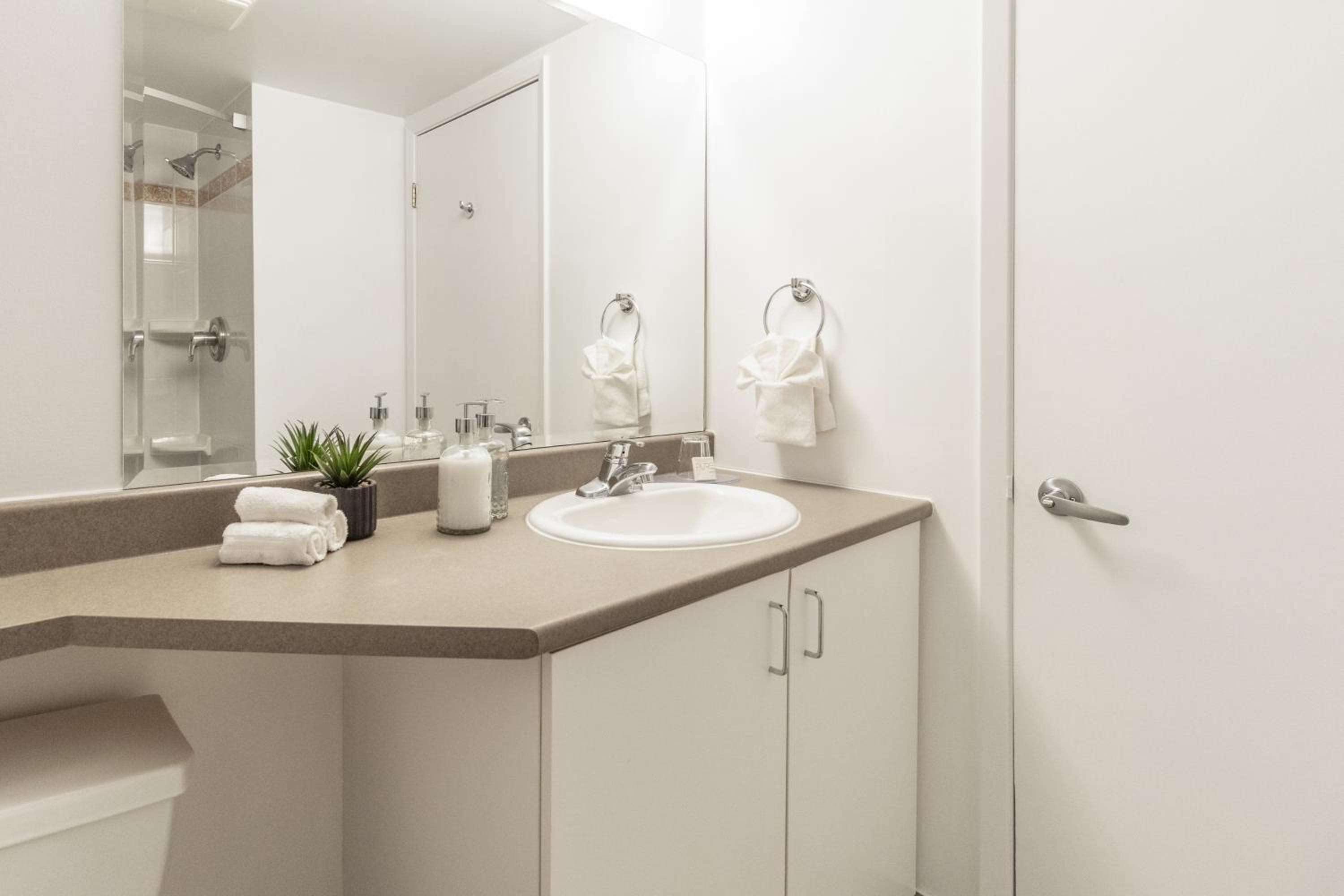 Hôtel Saint-Laurent Montréal: bathroom