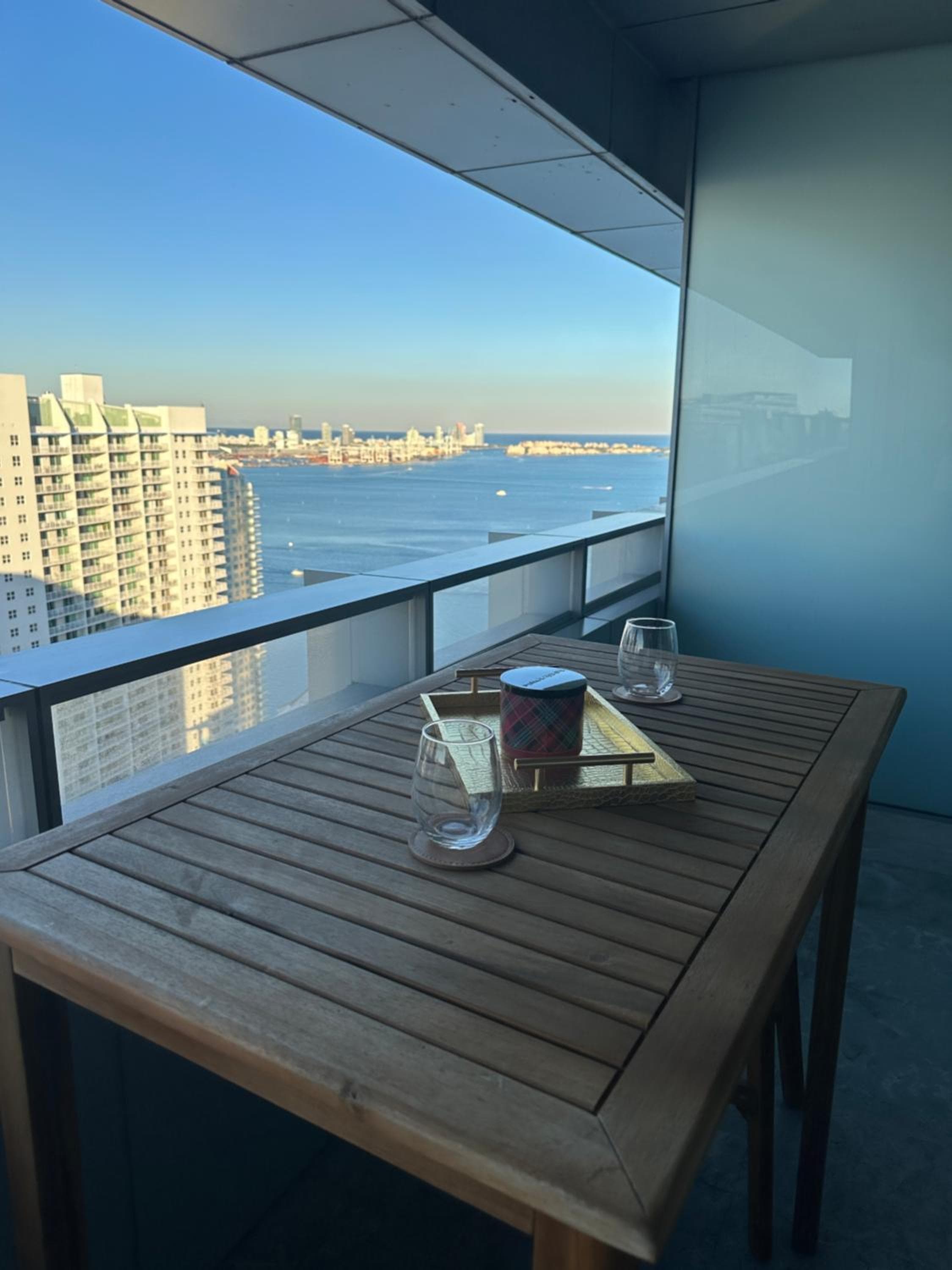 Brickell Arch Residences Free Parking by Palermo Home Miami: balance & terrace