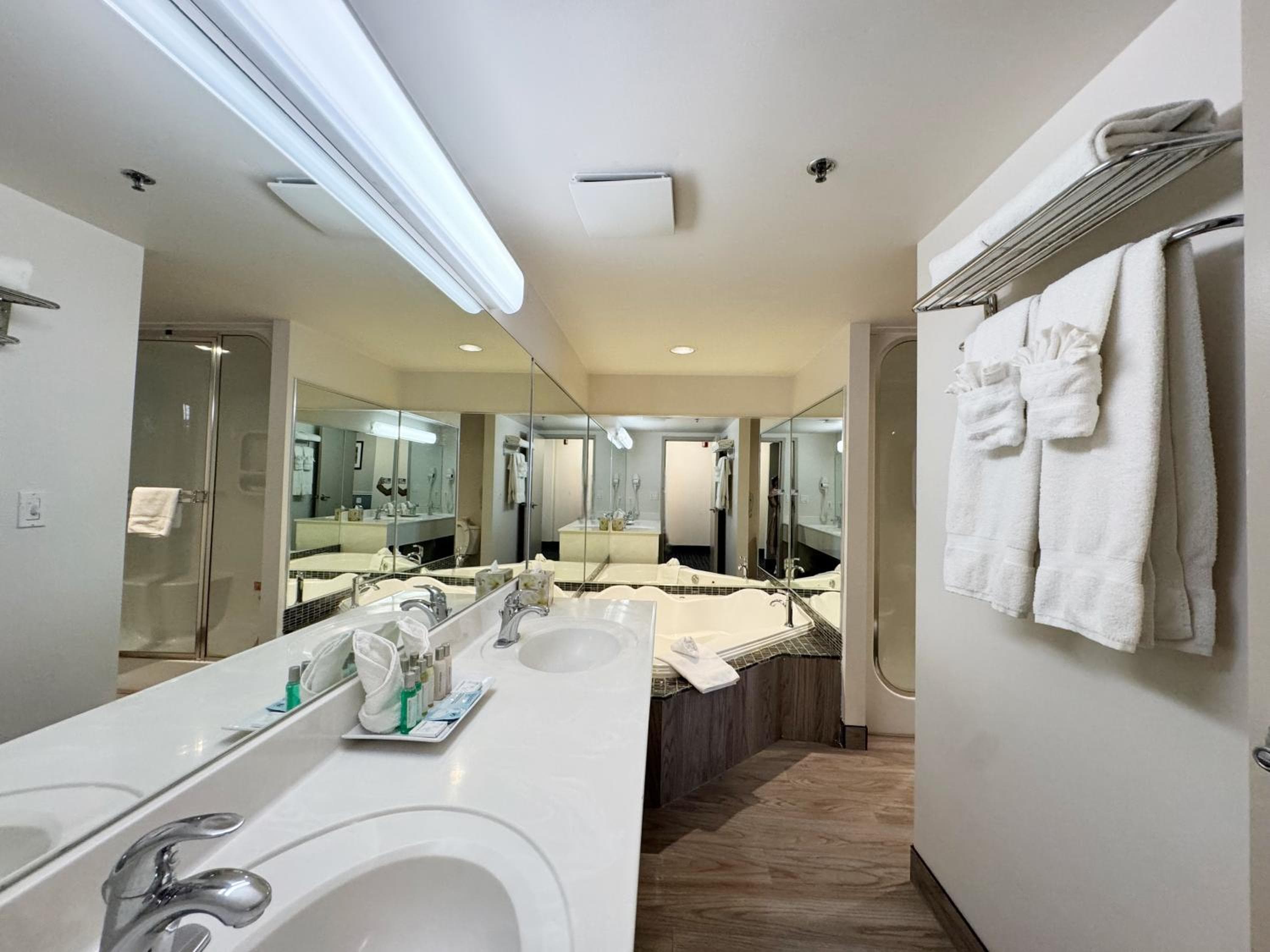Divya Sutra Plaza and Conference Centre Calgary Airport