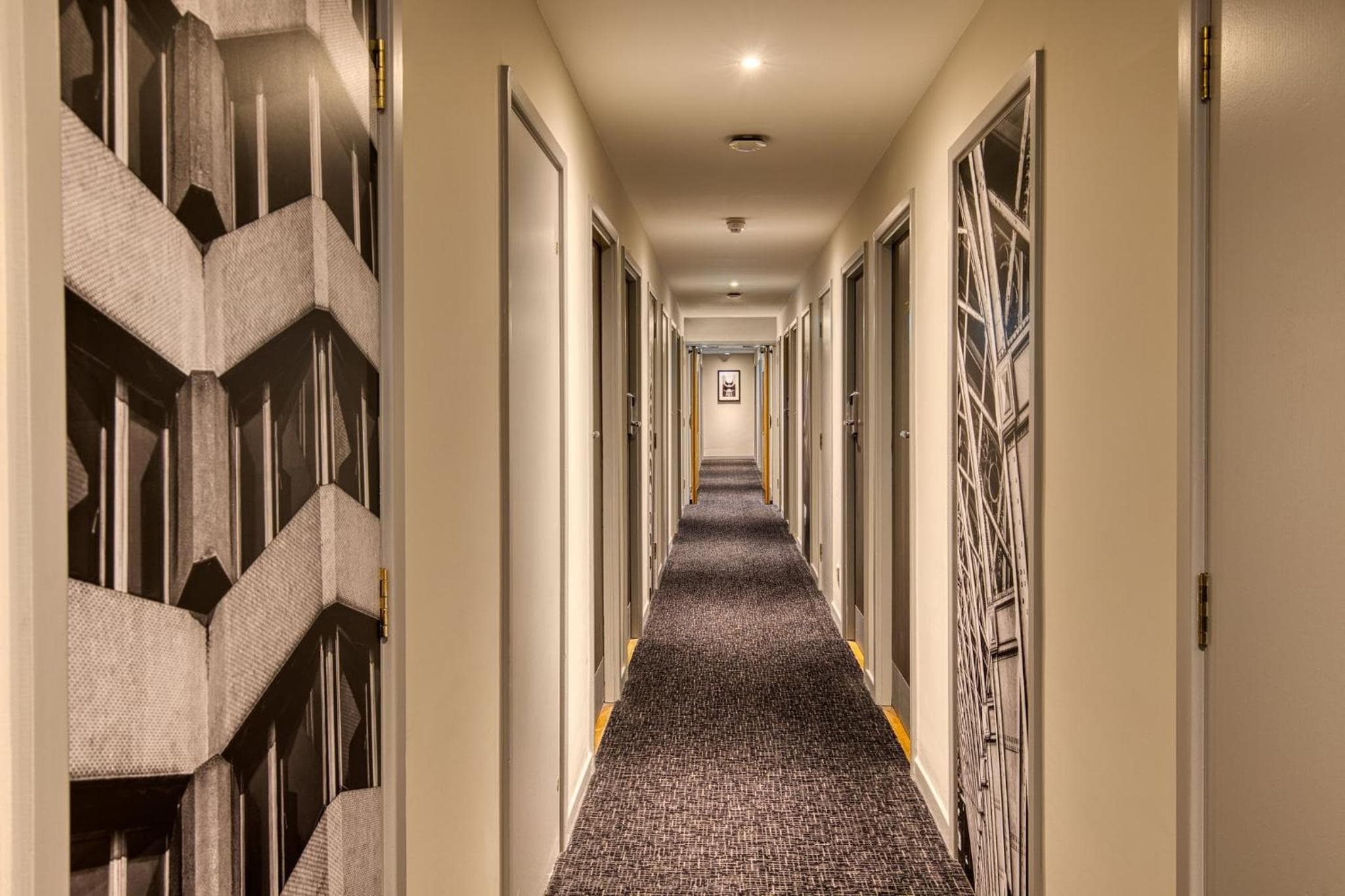 President Hotel: meeting room