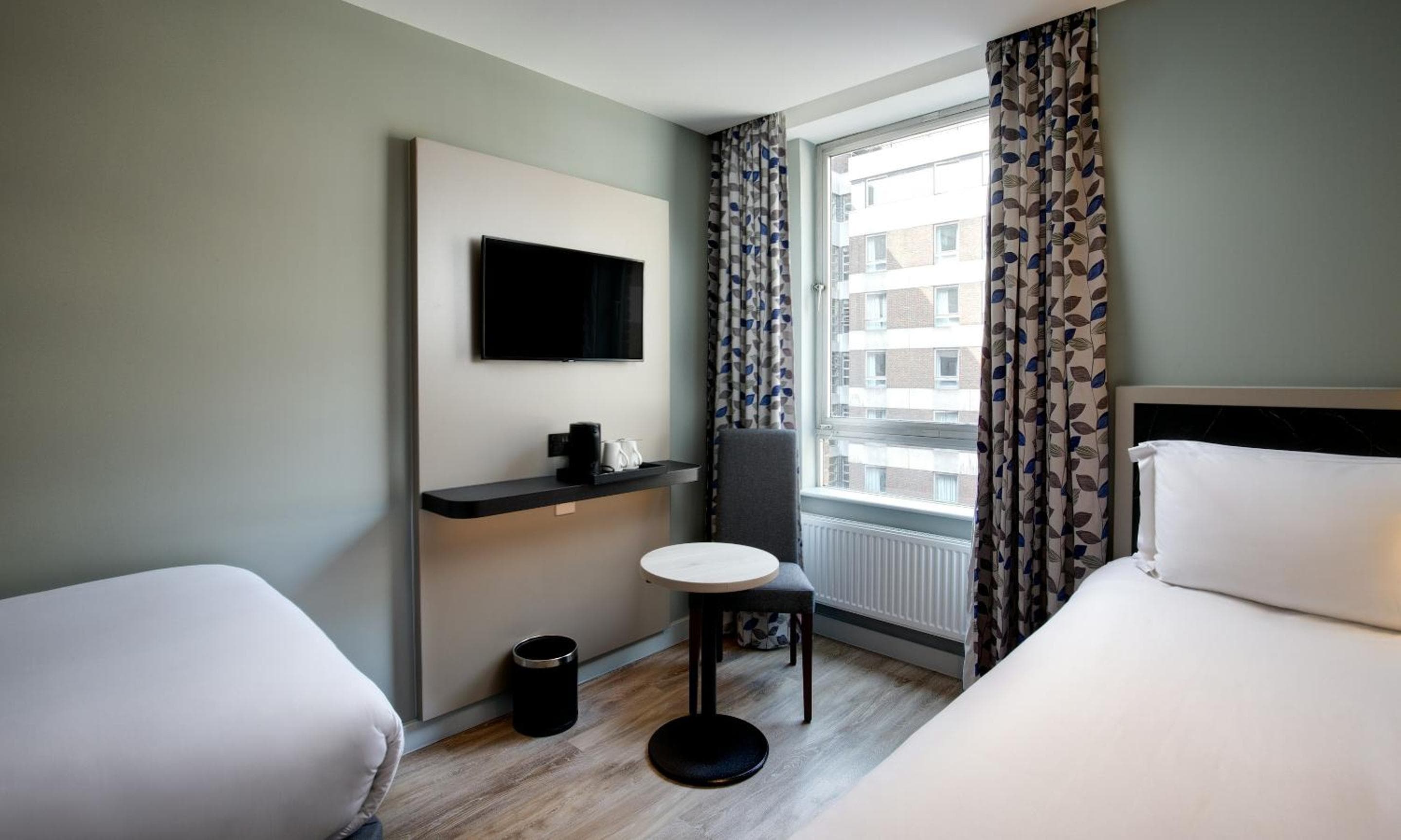 Royal National Hotel: hotel room