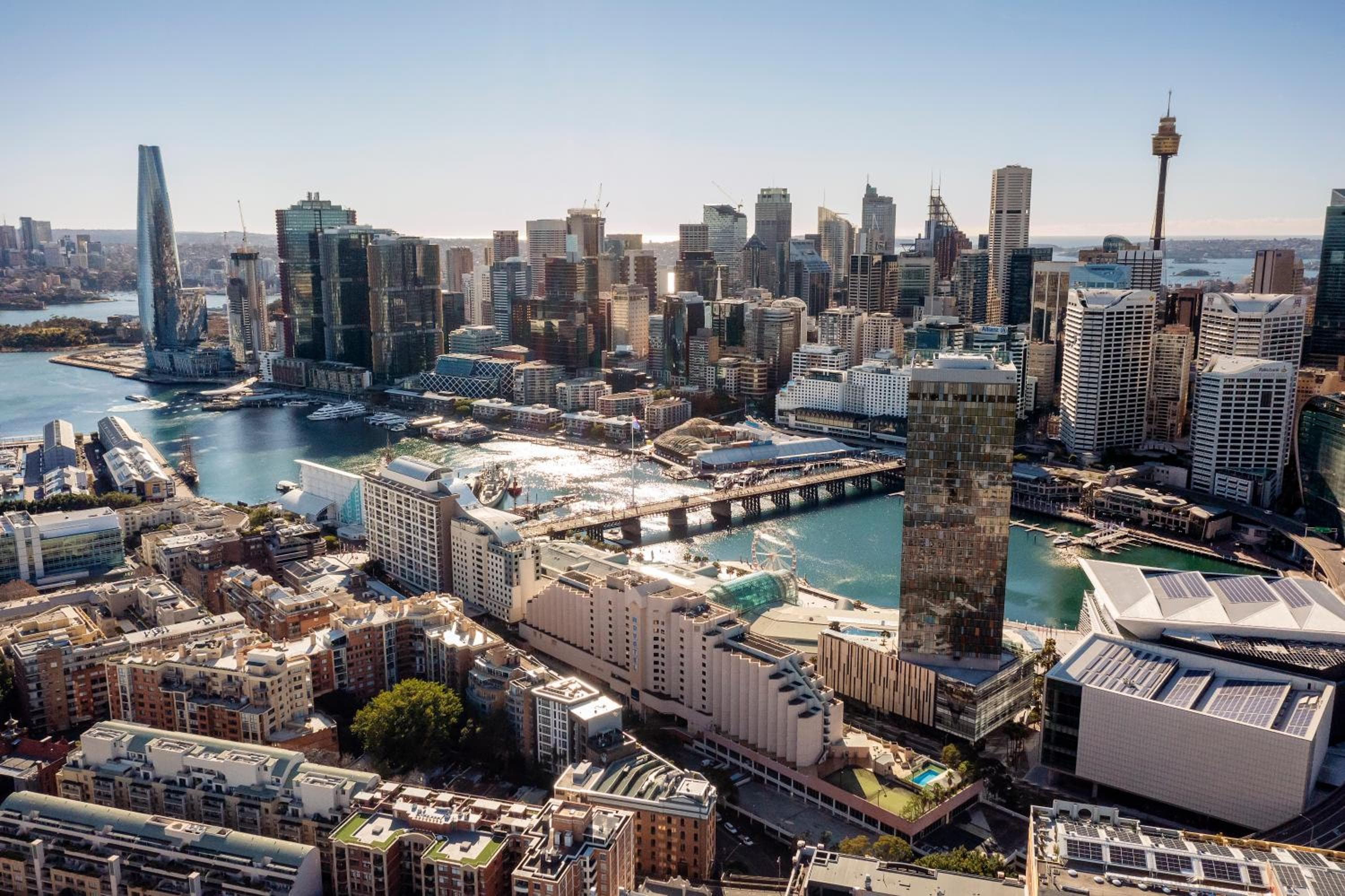 Novotel Sydney Darling Harbour: building