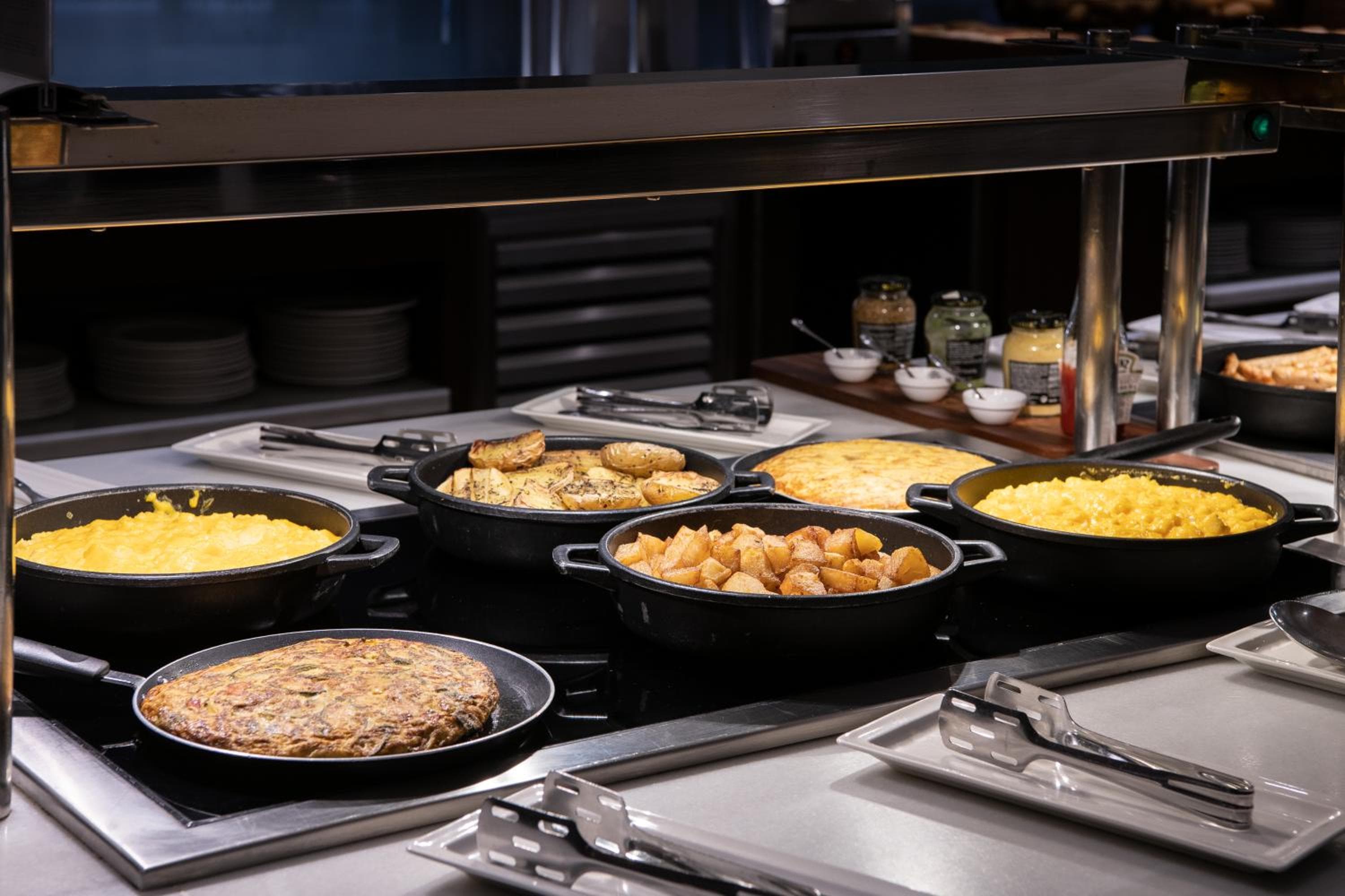 Catalonia Atenas: dining