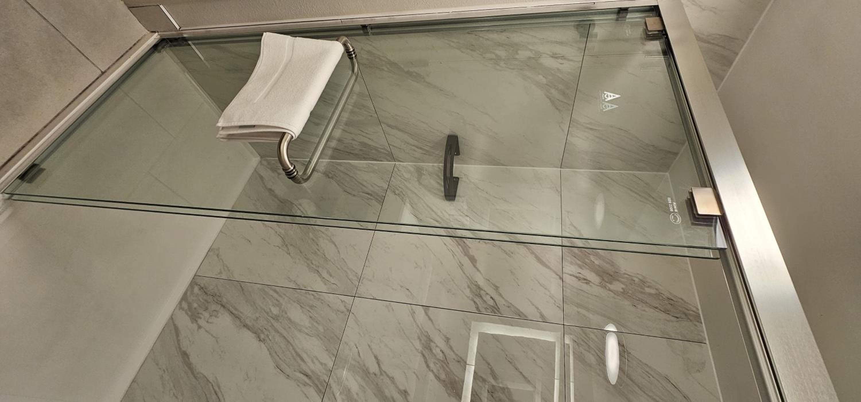 Wyndham Garden Atlanta Airport: bathroom