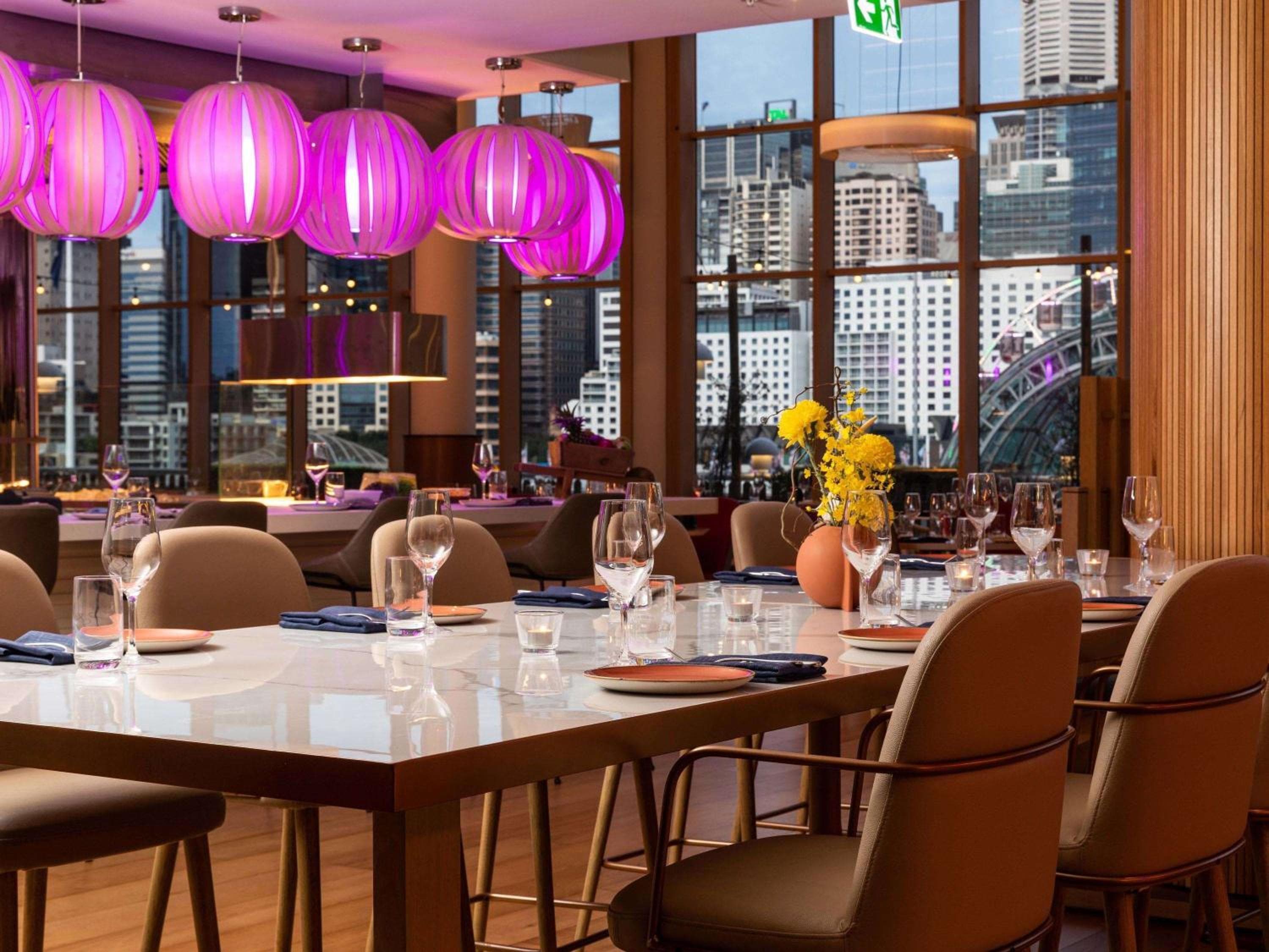 Novotel Sydney Darling Harbour: dining