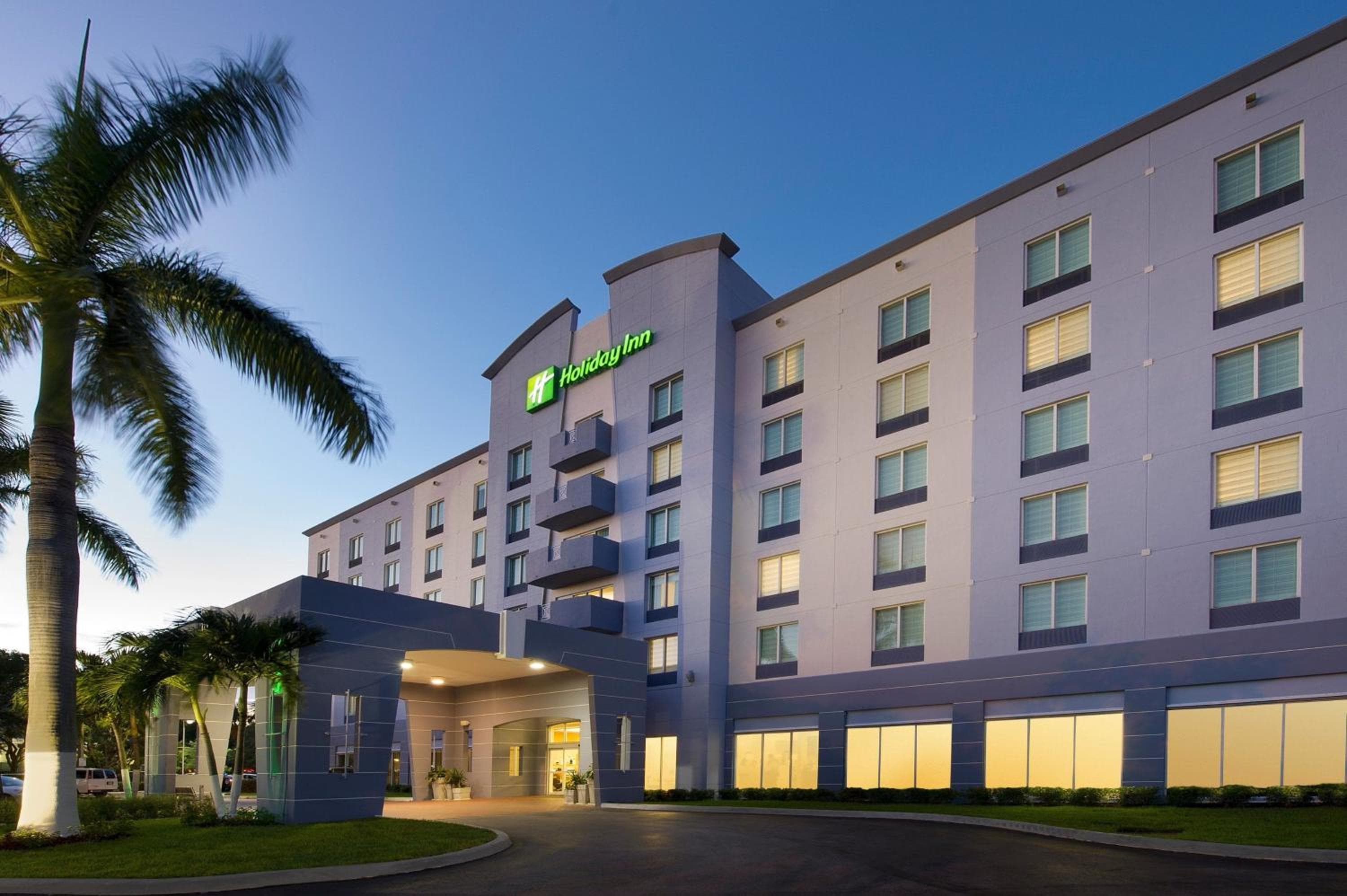 Holiday Inn Miami-Doral Area by IHG: building