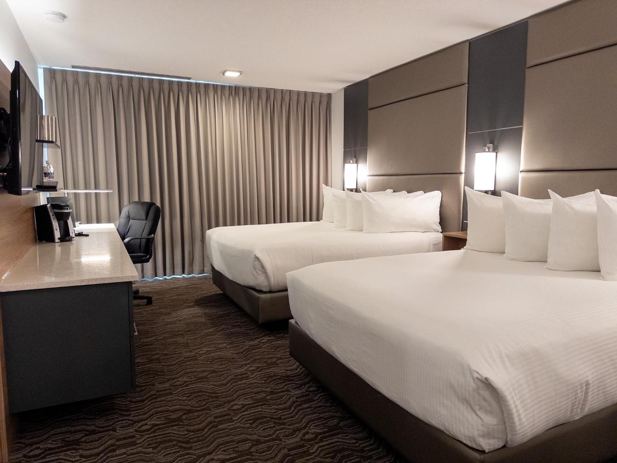 Carriage House Hotel and Conference Centre: hotel room