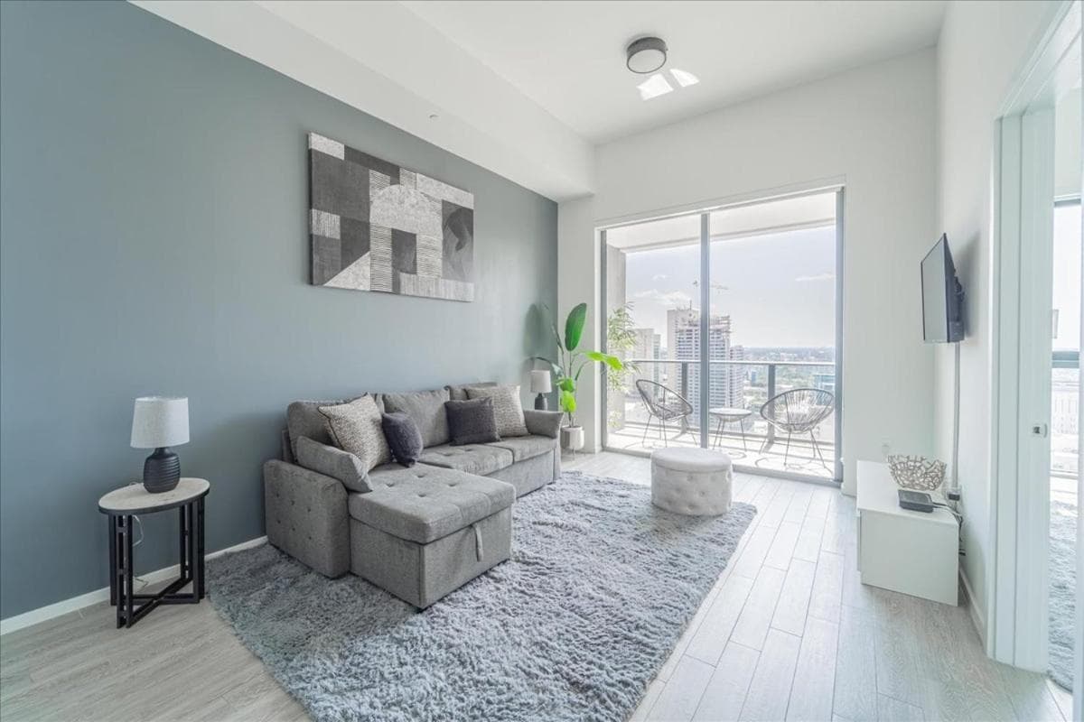 Devereaux Miami 2 Bedroom, 1 Bedroom, and Studio Condos with Balconies: hotel room