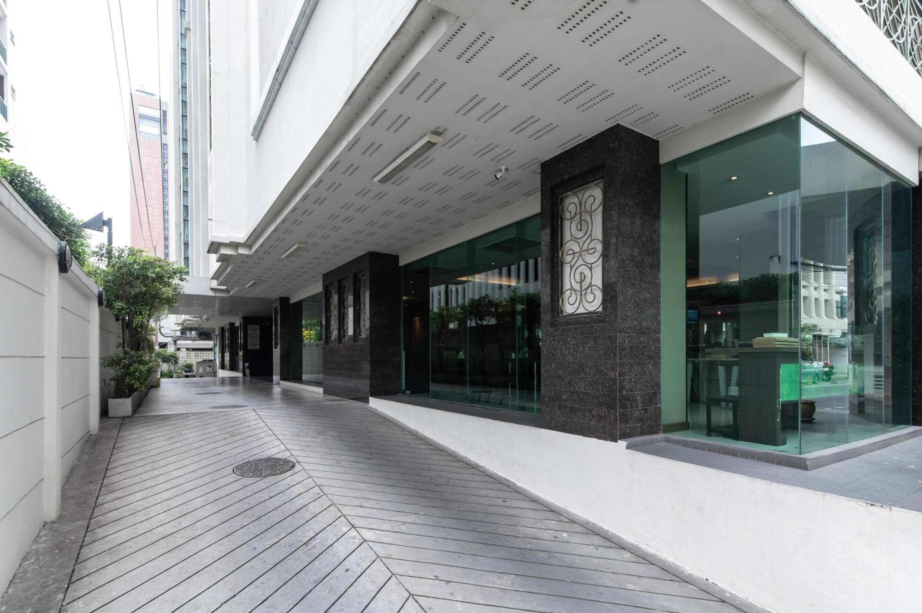 Admiral Premier Bangkok: building