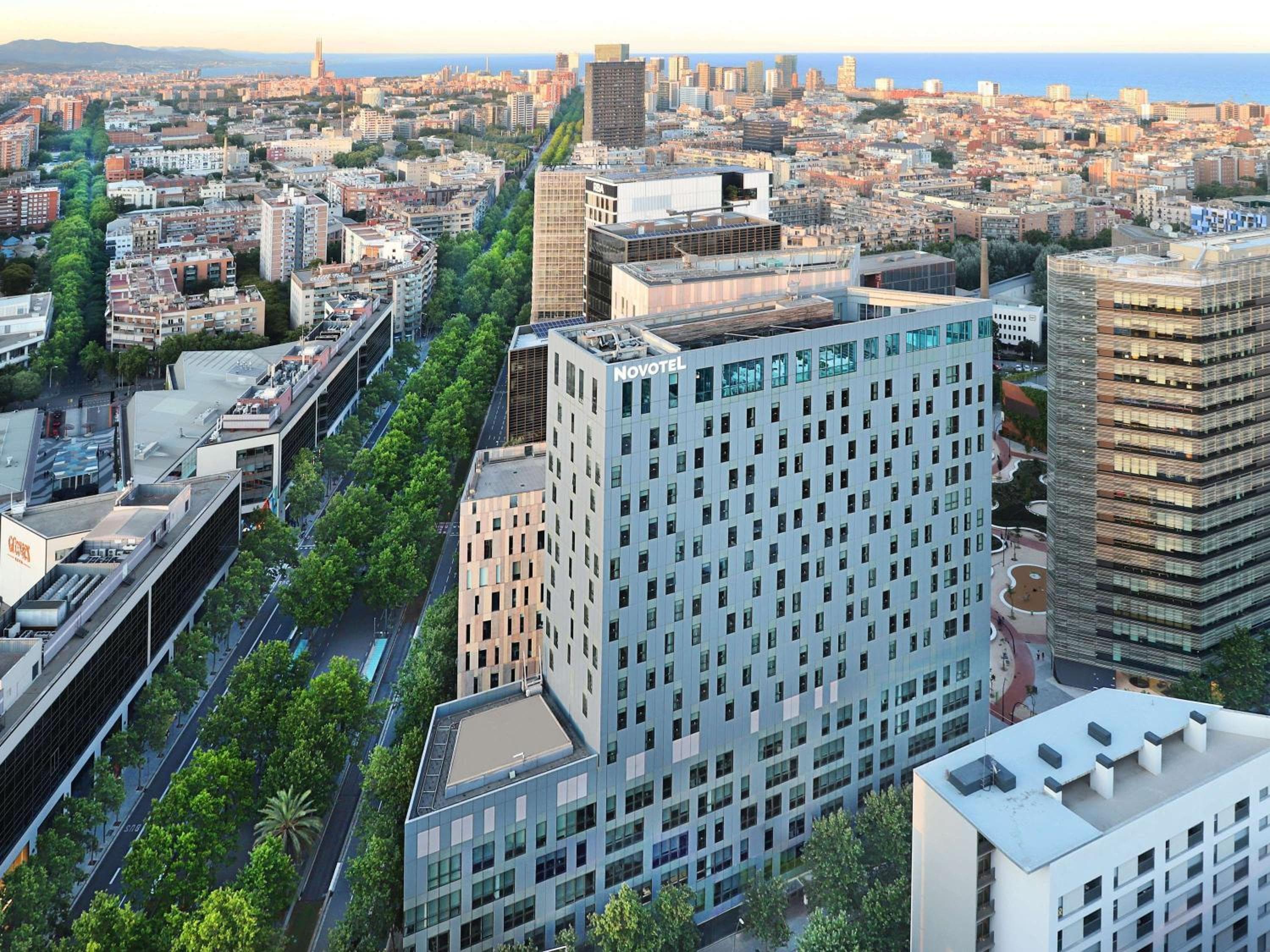 Novotel Barcelona City: building