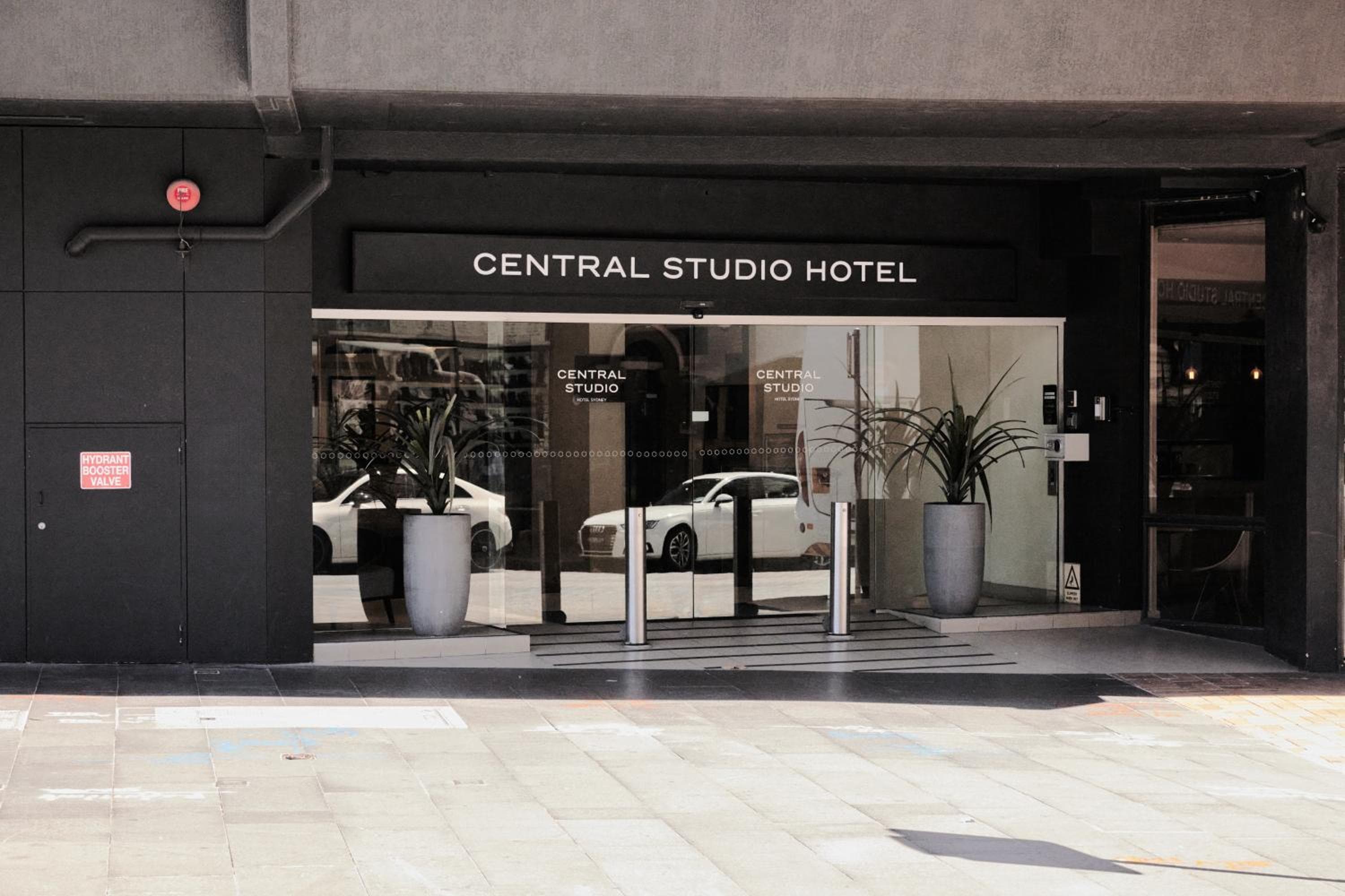 Central Studio Hotel Sydney: building
